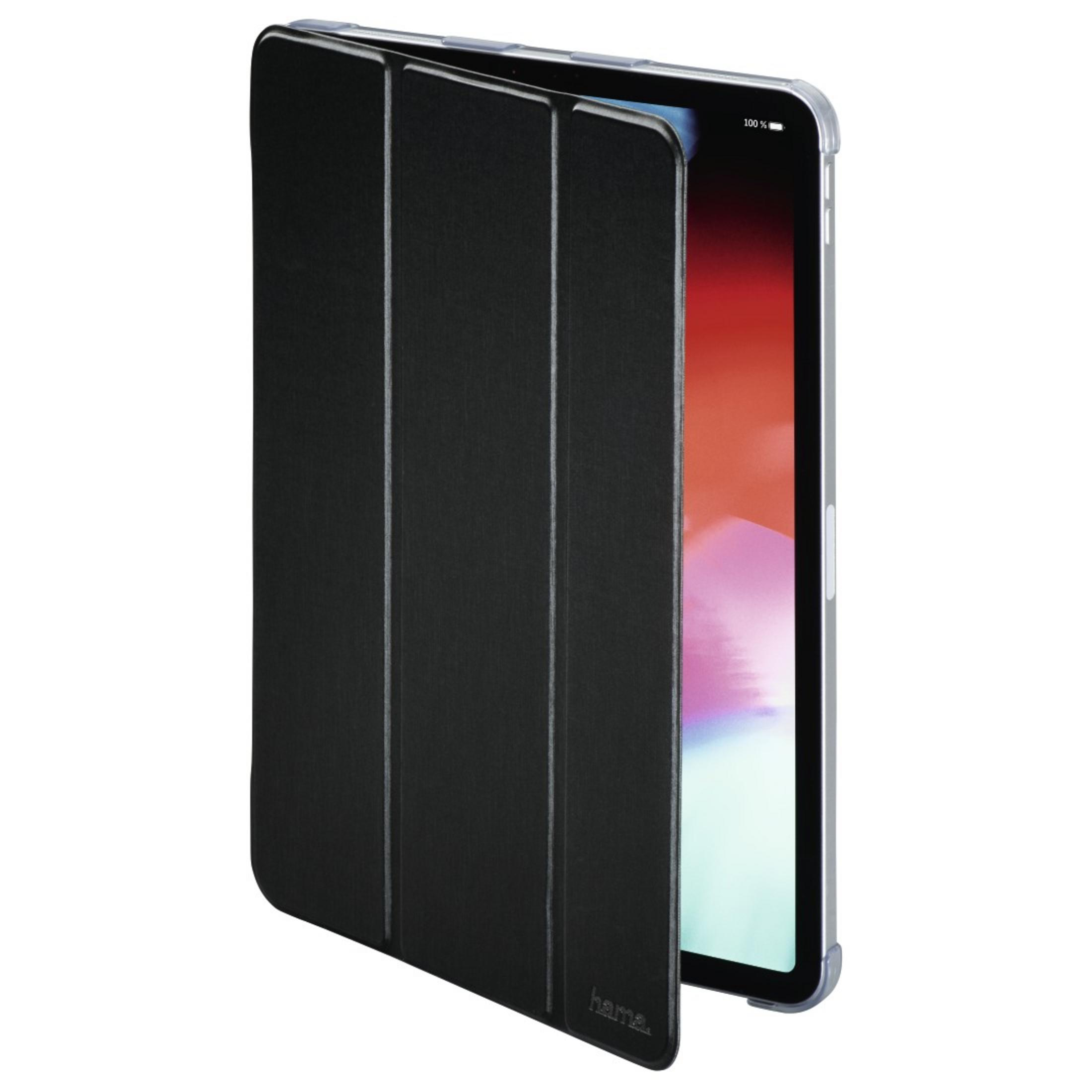 Schwarze Tablet-Hülle, teilweise geöffnet, zeigt Tablet-Bildschirm. Der Bildschirm zeigt Interface.