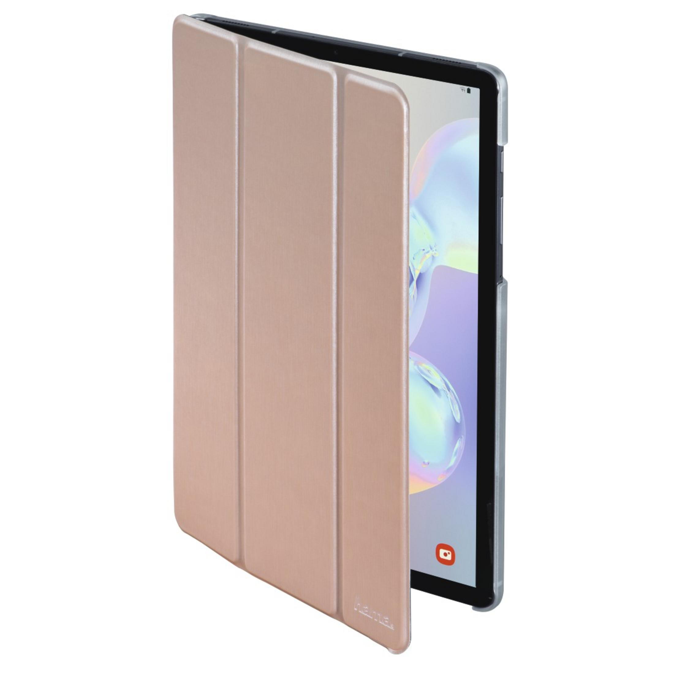 Roségoldene Tablethülle mit teilweise sichtbarem Tablet, abgewinkelt, vor weißem Hintergrund.