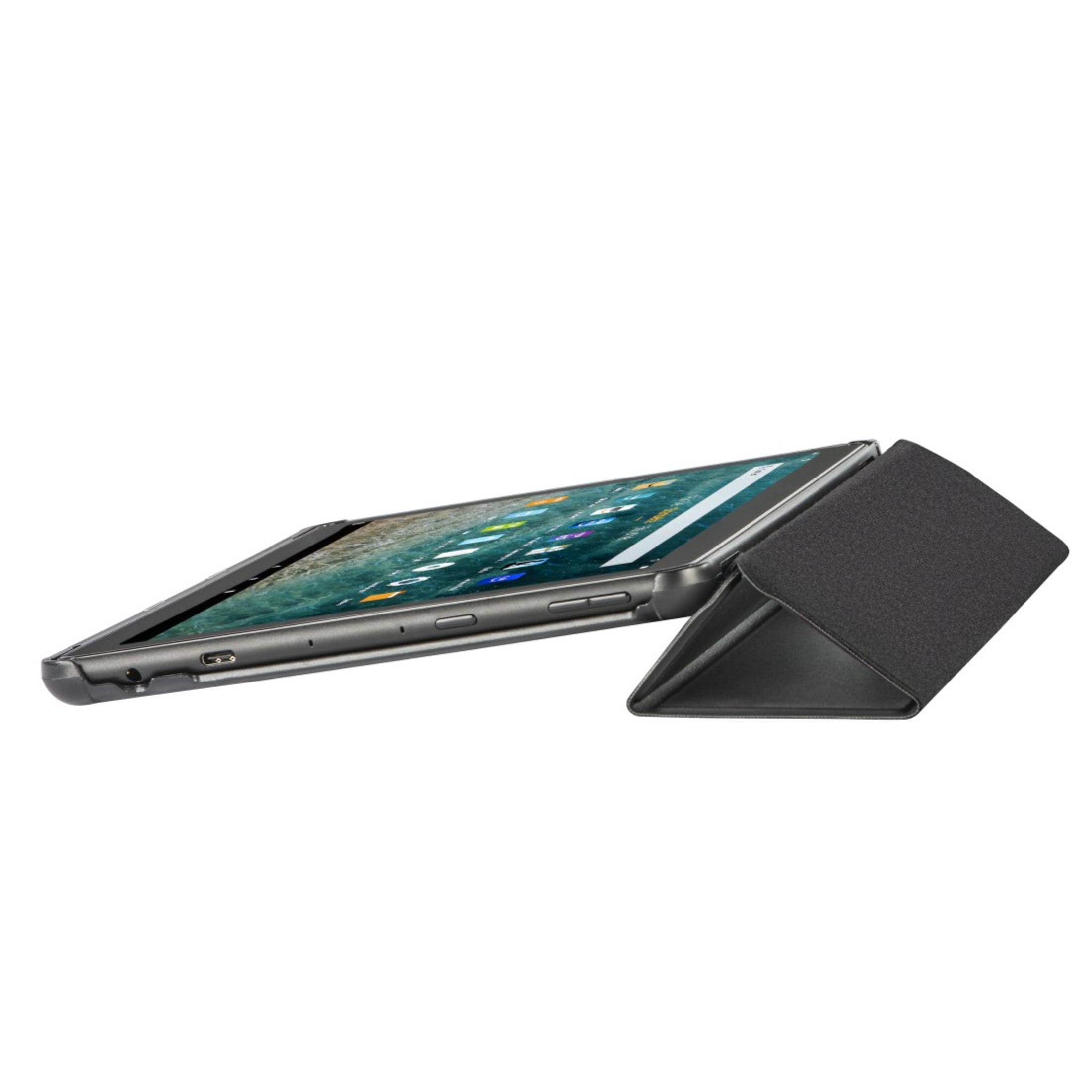 Ein Tablet mit Hülle, von der Seite in einem Winkel betrachtet. Die Hülle ist als Ständer gefaltet.