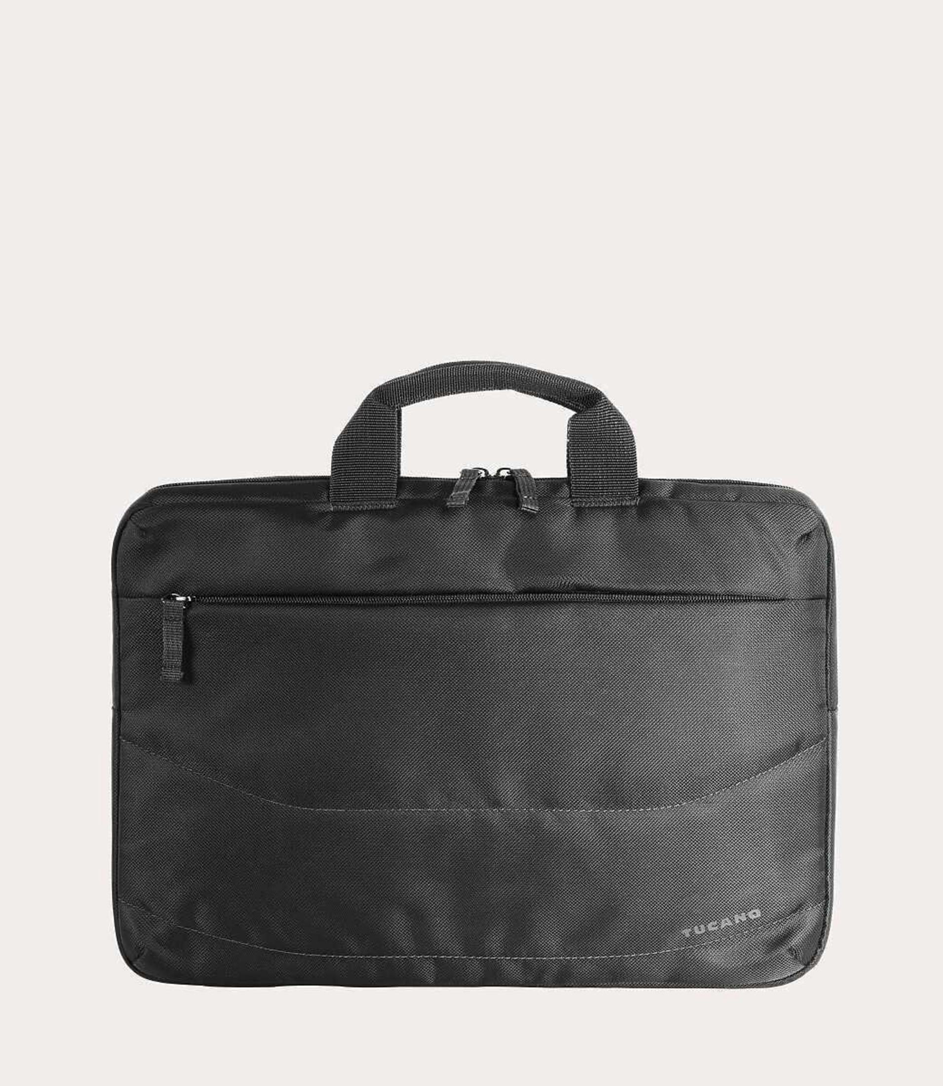 Schwarze Laptoptasche mit Griff und Front-Reißverschlusstasche. Tucano Logo.