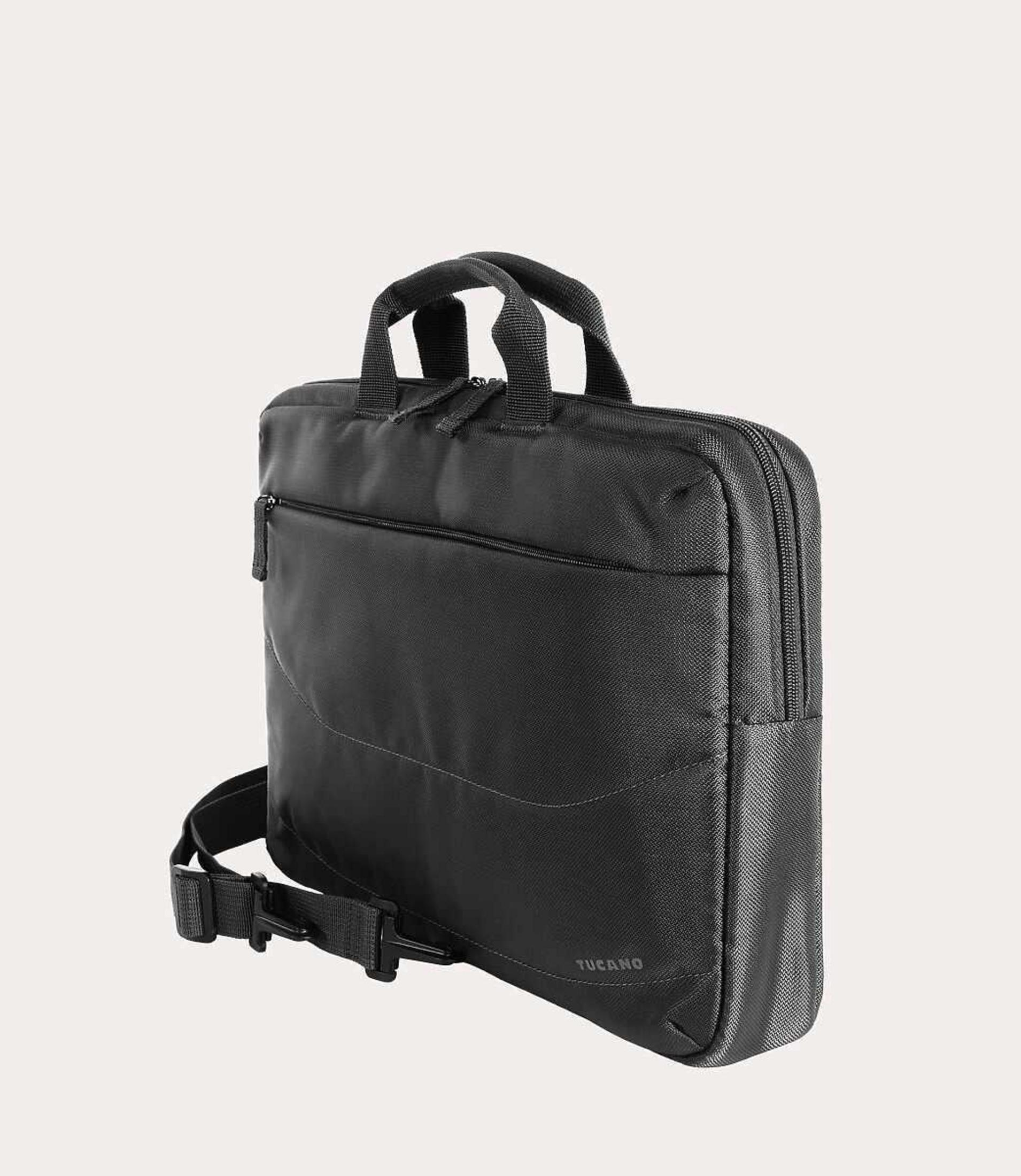Schwarze Laptoptasche mit Griff und Schultergurt, isoliert auf Weiß.