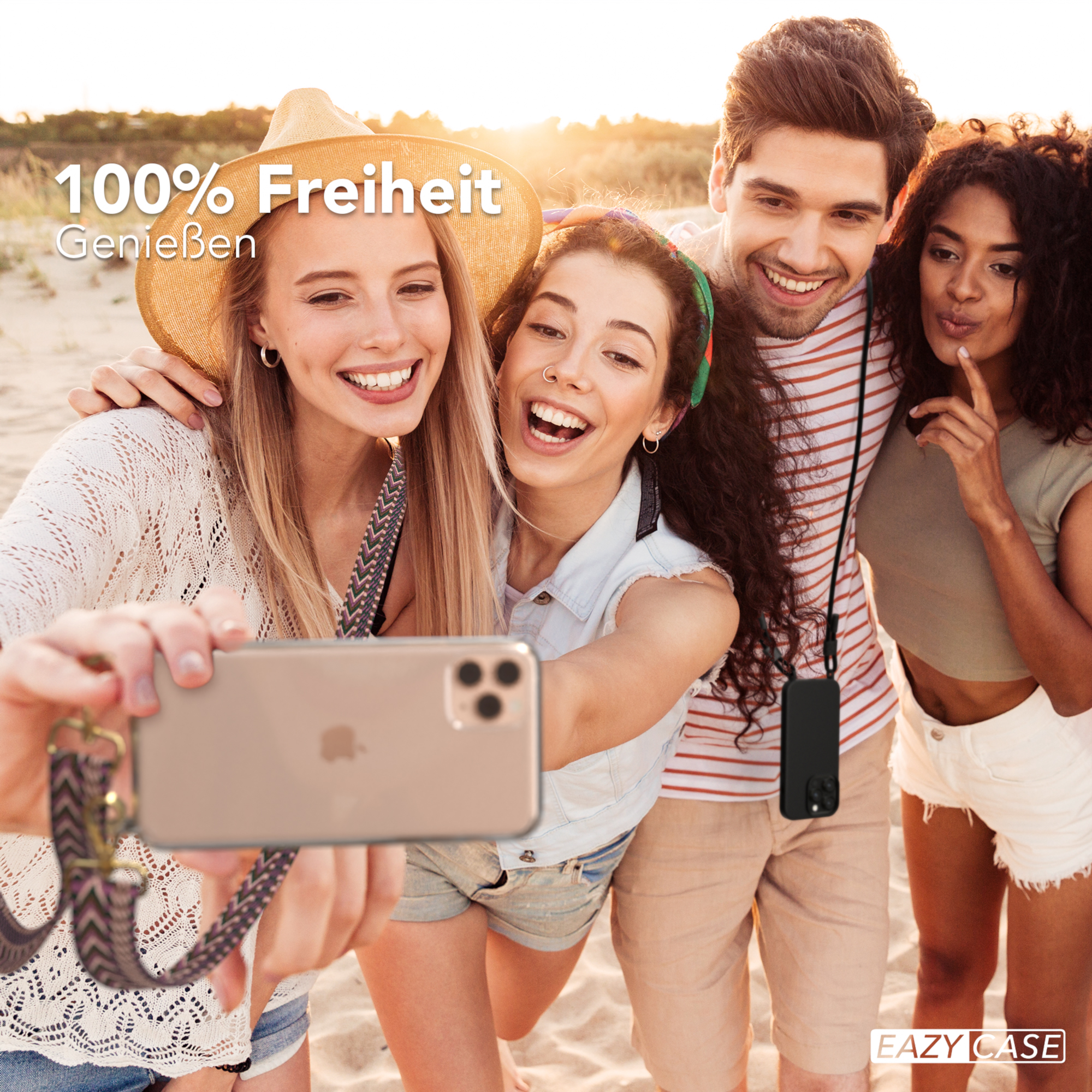 Vier Personen machen ein Selfie am Strand. Text: 100% Freiheit.