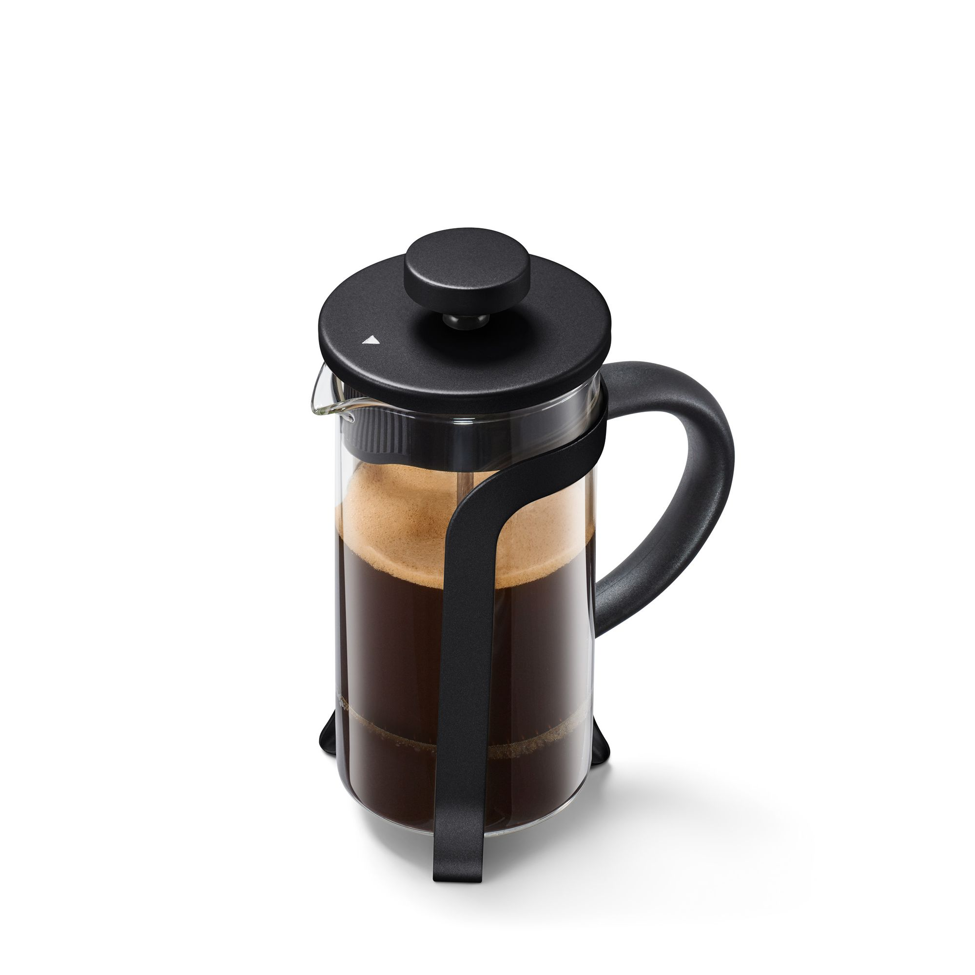 French Press Kaffeebereiter. Schwarzer Rahmen, klares Glas, Kaffee drin.