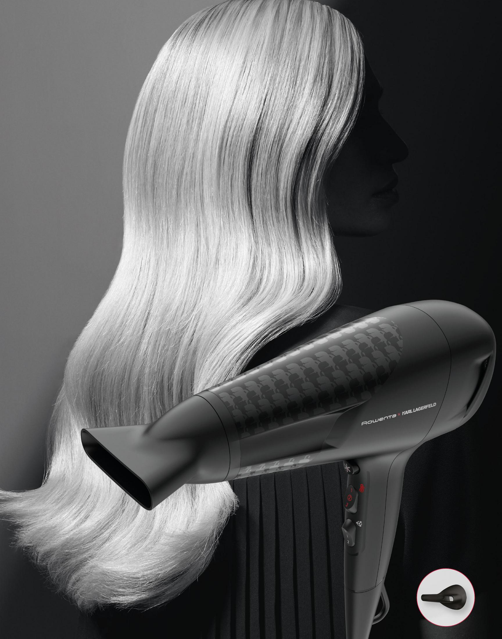Czarna suszarka do włosów z napisem ROWENTA KARL LAGERFELD. W tle sylwetka włosów kobiety.
