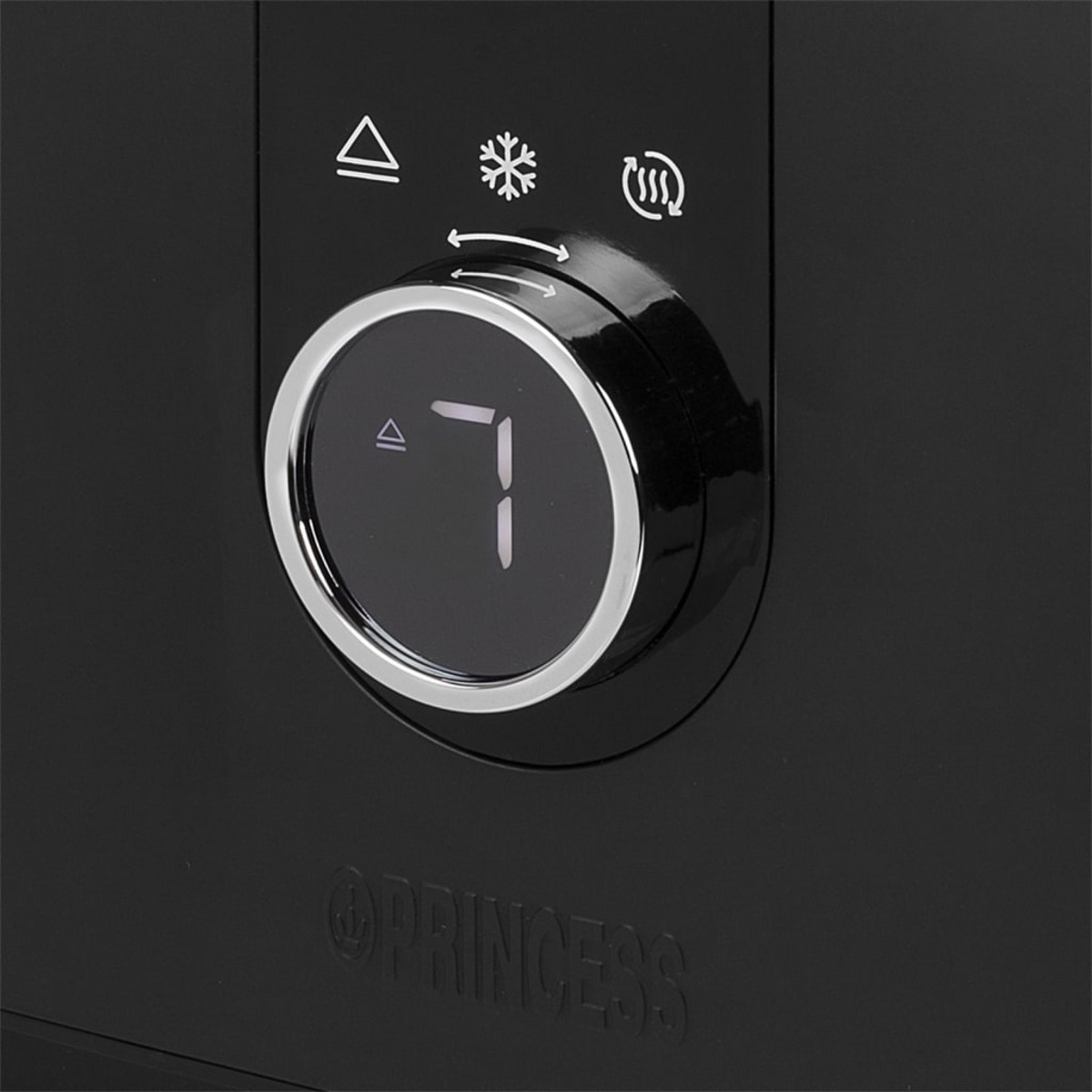 Panel de control de electrodomésticos negro. El dial con pantalla digital muestra el número 7. Iconos: nieve, calor, aire.