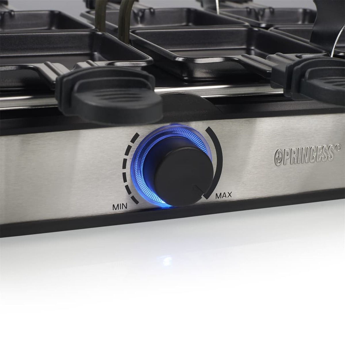 Zbliżenie grilla do raclette z pokrętłem oznaczonym MIN i MAX. Pokrętło jest podświetlone.