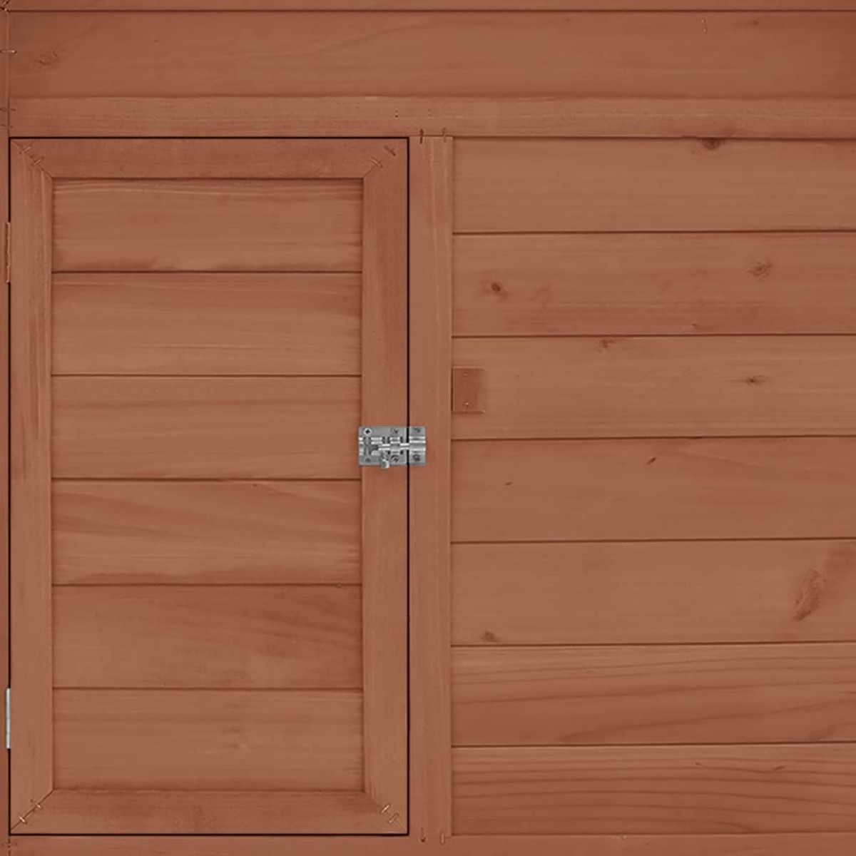 Holztür und Seitenwand des Schuppens. Tür hat einen Riegel. Das Paneel ist aus Holz.