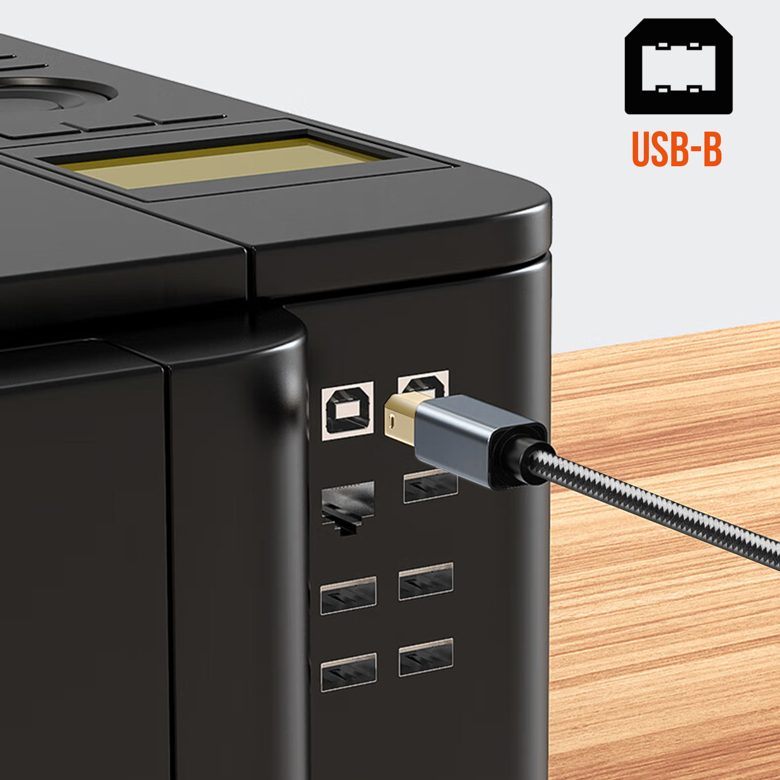 Un dispositivo nero, probabilmente una stampante, mostra le porte con un cavo USB collegato.