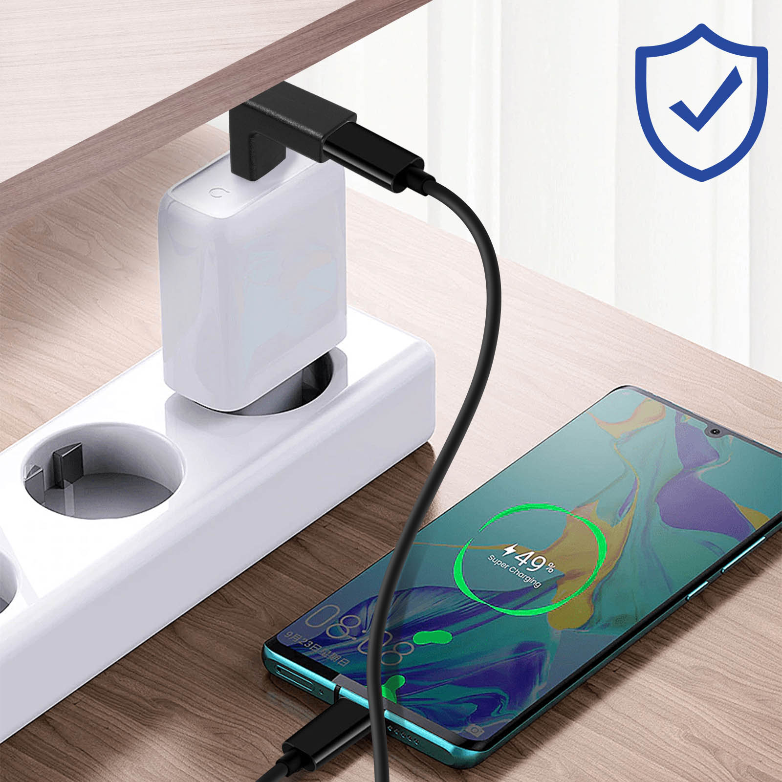 Ein Telefon wird geladen. Das Ladegerät ist an der Steckdose angeschlossen. Telefon zeigt 49 % Aufladung.