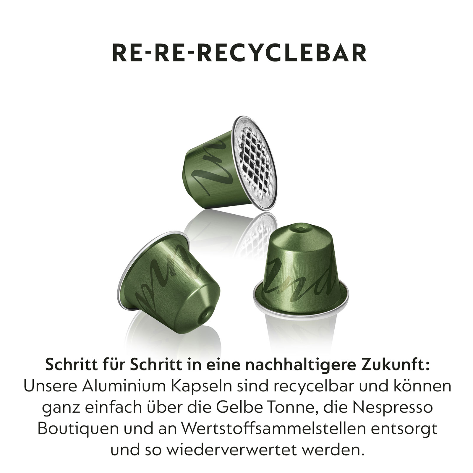 Drei grüne Nespresso-Kaffeekapseln mit dem Text 'RE-RE-RECYCLEBAR' und Informationen zum Recycling.