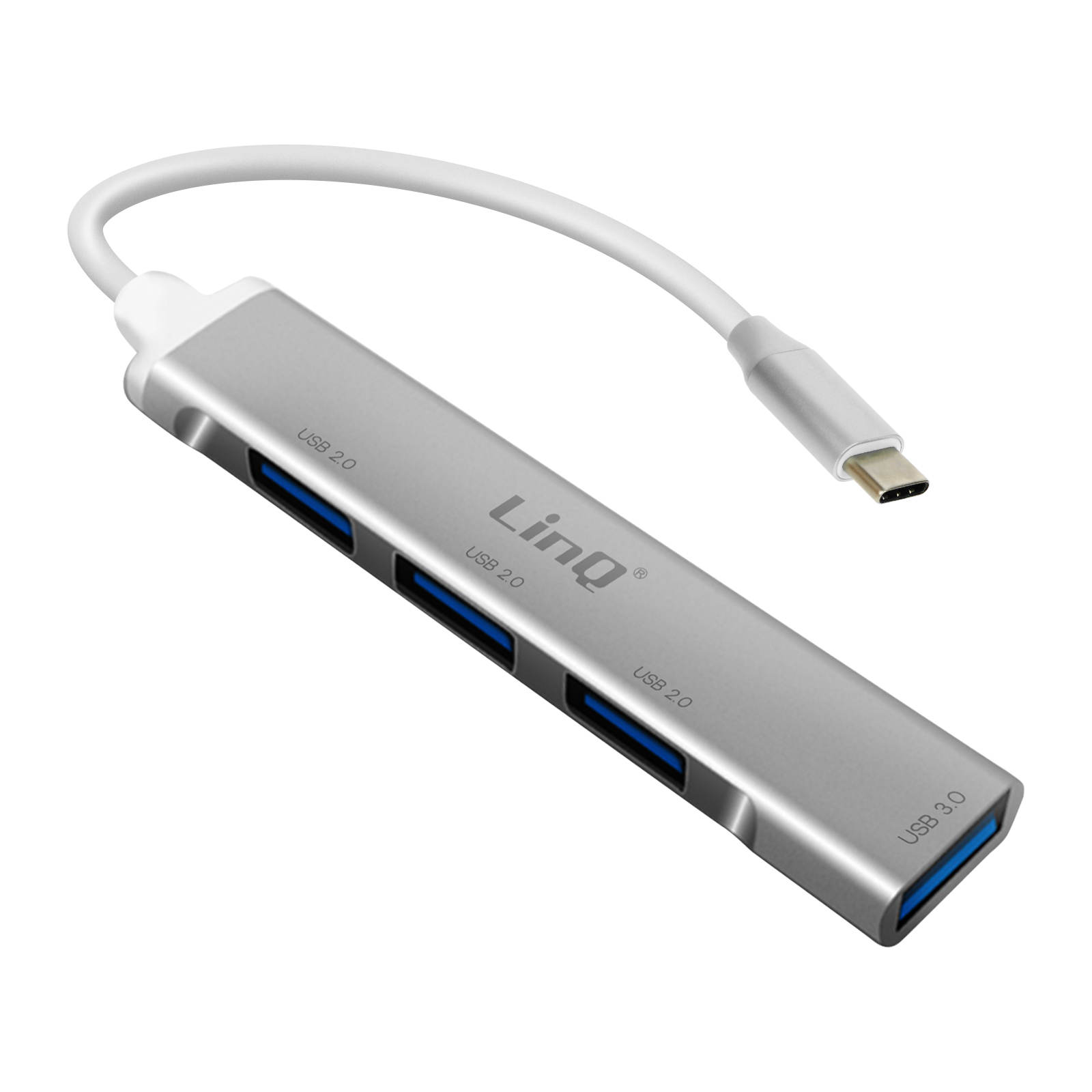 Hub USB argentato con quattro porte USB e cavo bianco, su sfondo bianco.