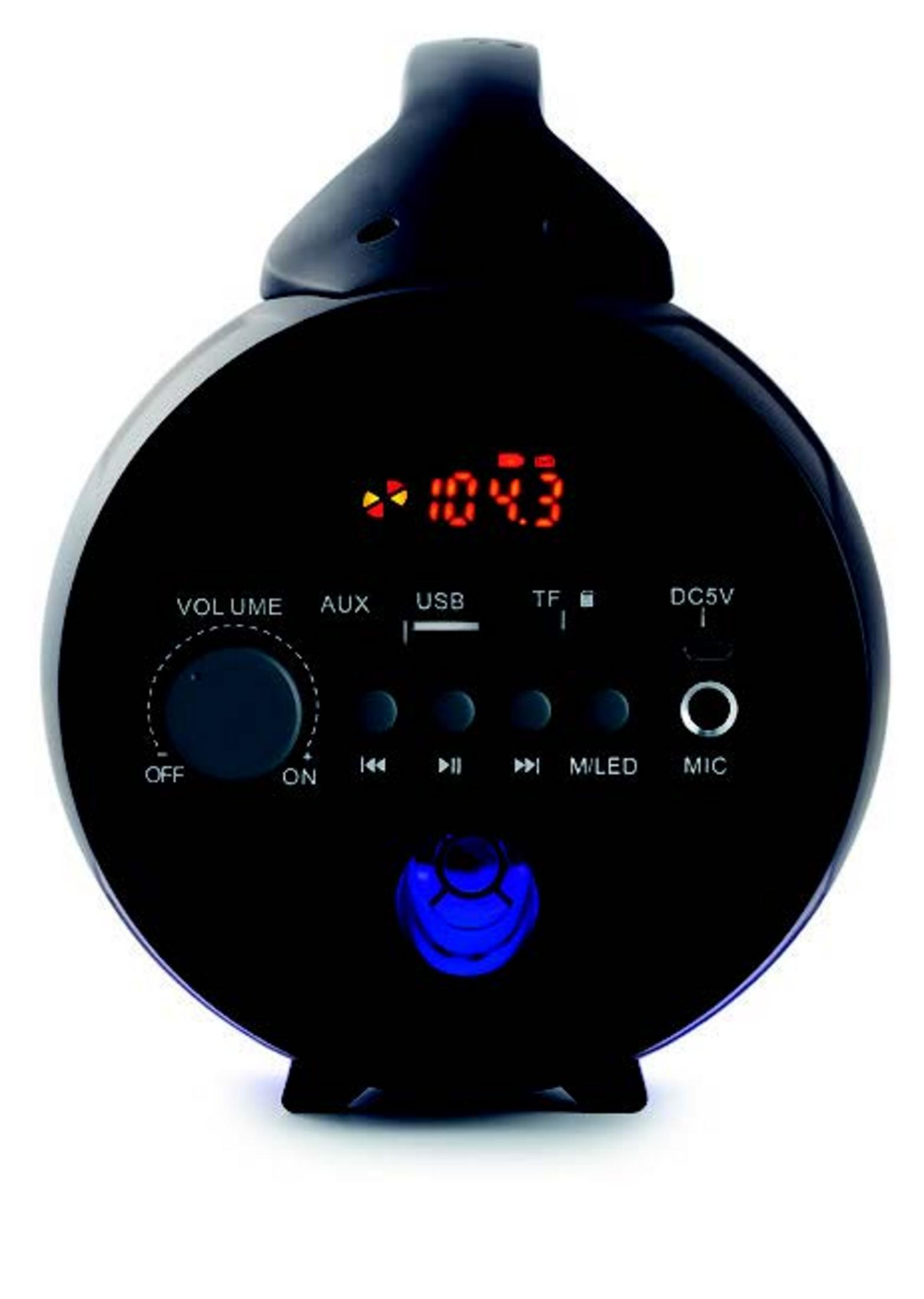 Czarny, kulisty głośnik z przyciskami, wyświetlaczem i niebieskim światłem na dole.