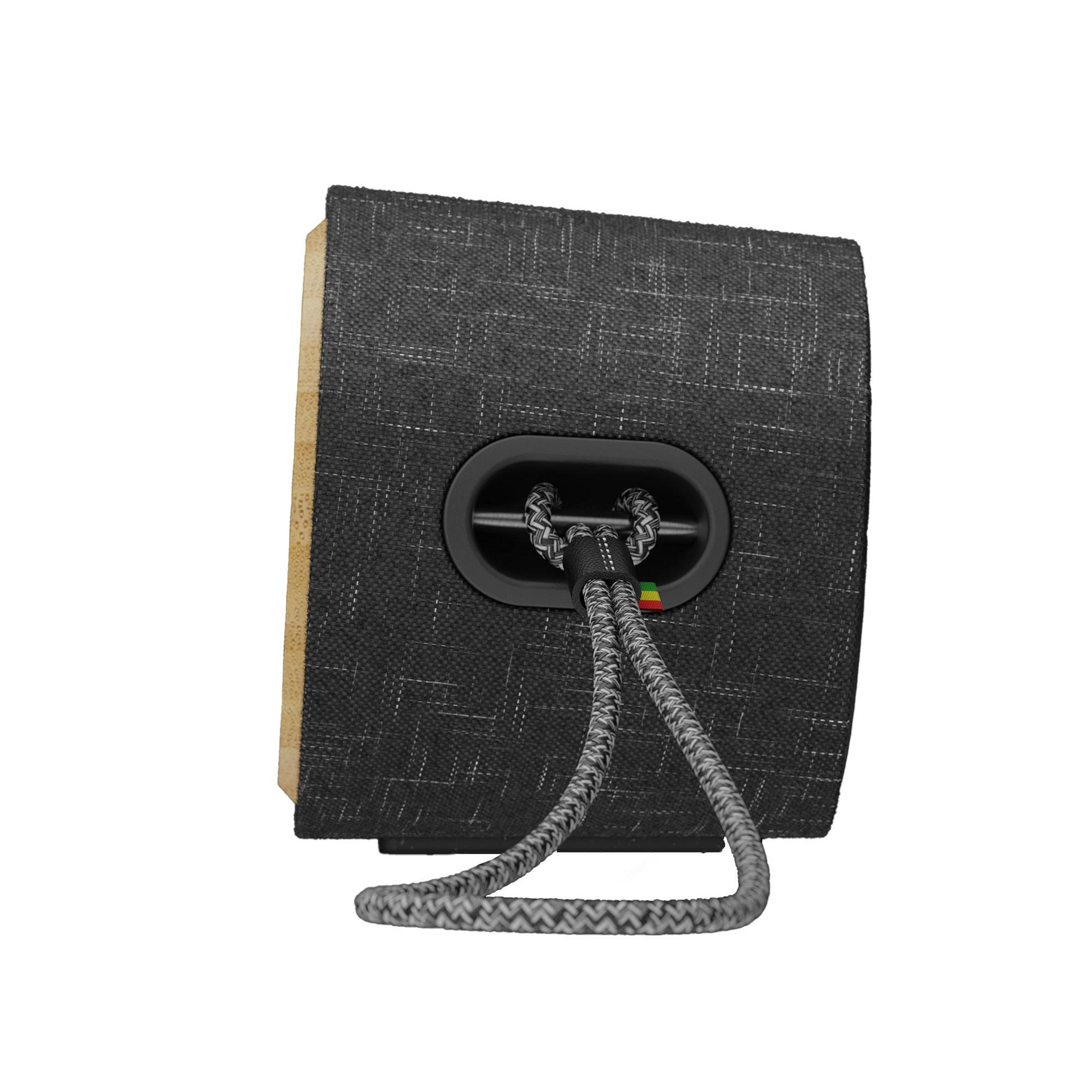 Czarny głośnik z szarą tkaniną. Głośnik jest na białym tle.