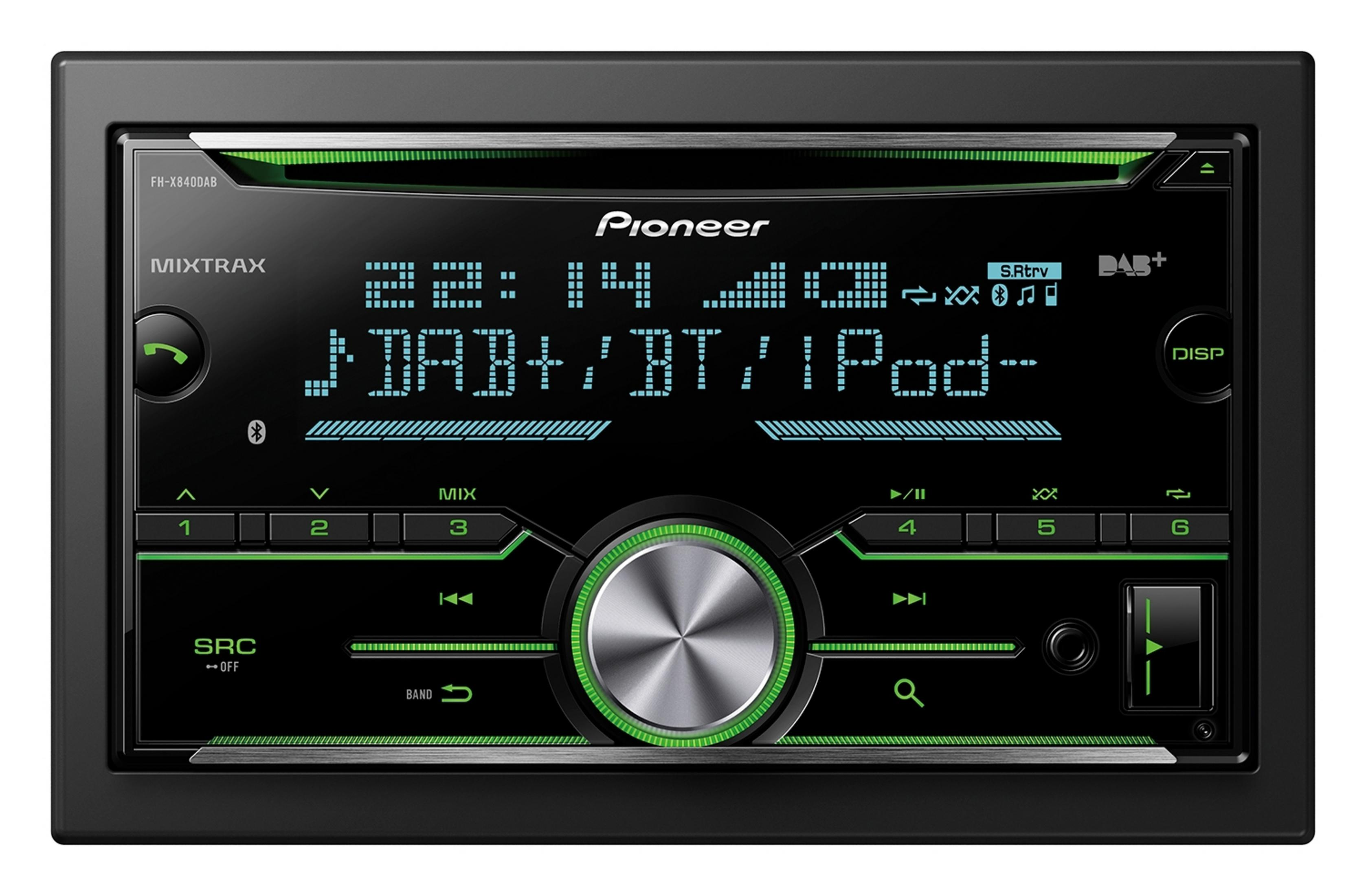 Autoradio mit Display, das Zeit und Einstellungen anzeigt, Knöpfe.