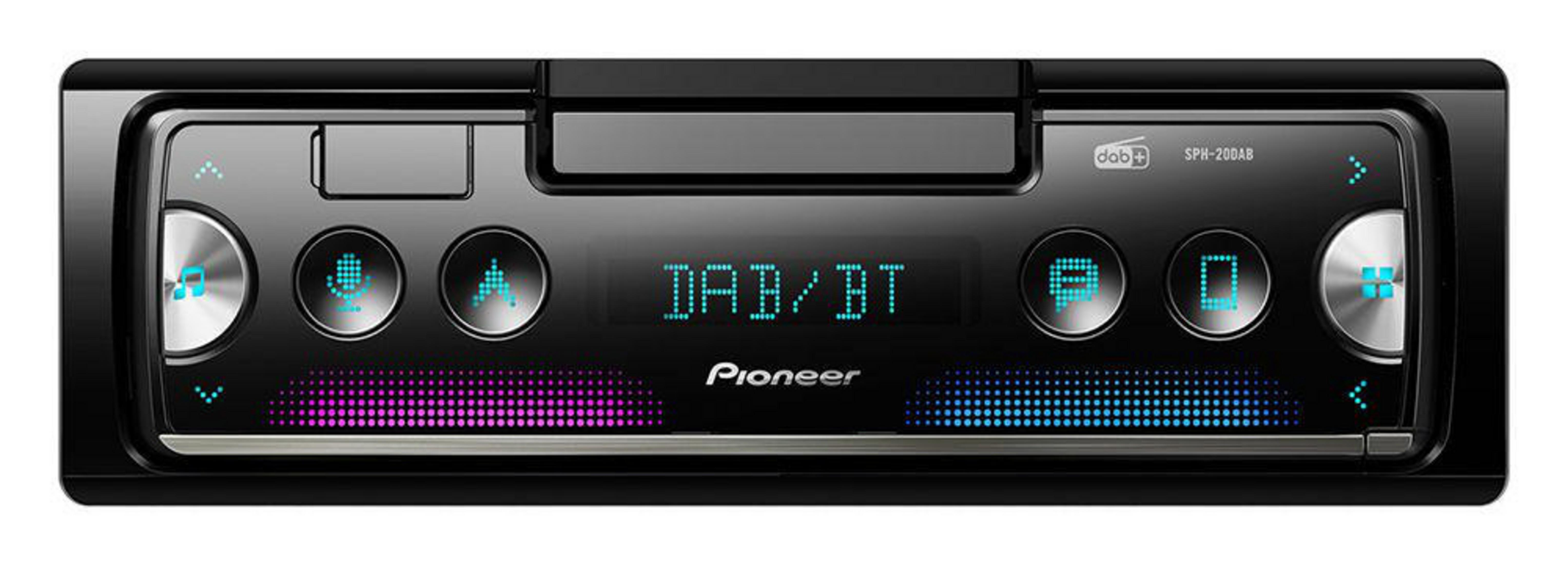 Ein schwarzes Autoradio mit einem Bildschirm, der DAB/BT anzeigt, vor weißem Hintergrund.