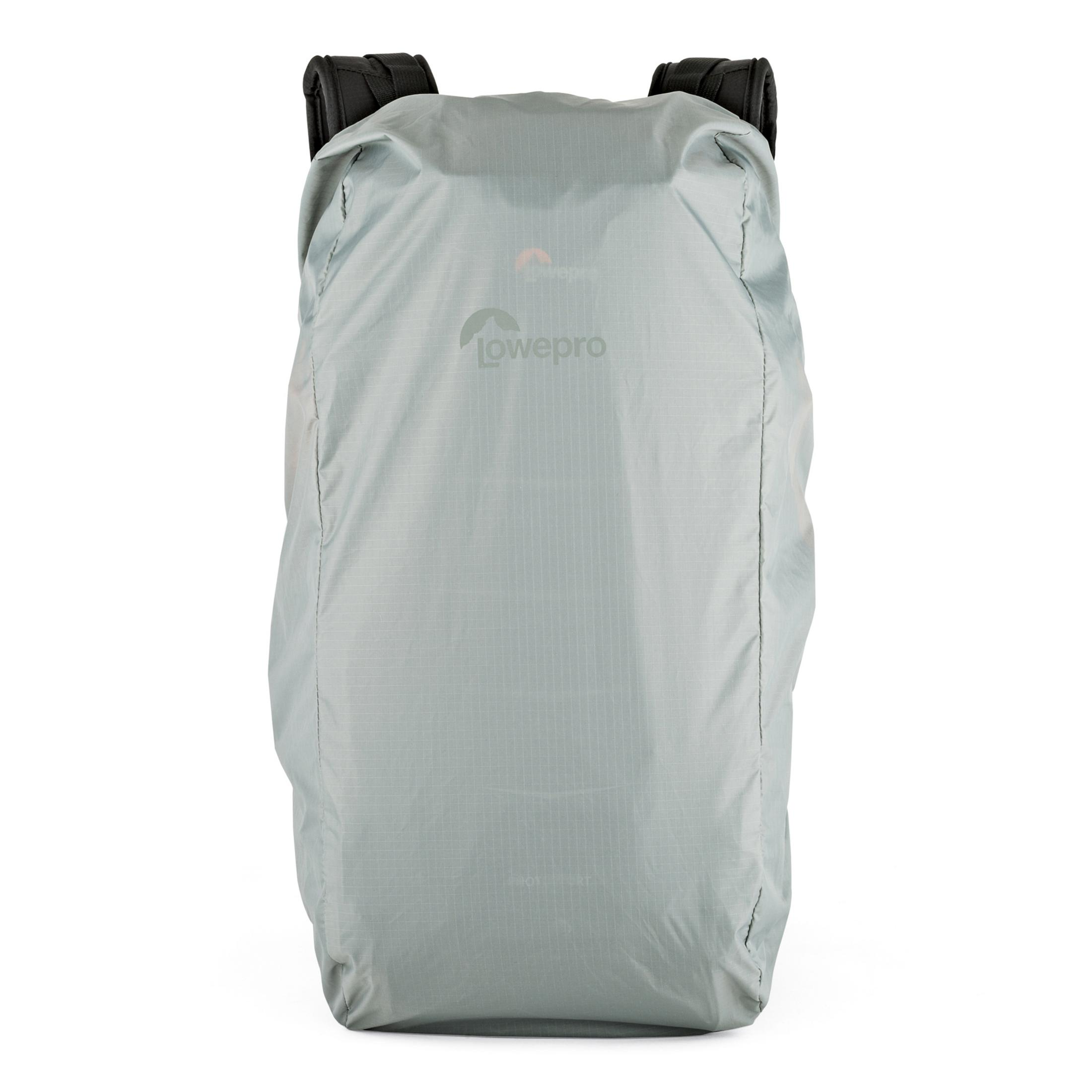 Graue LowePro Kamera-Rucksackabdeckung auf weißem Hintergrund.