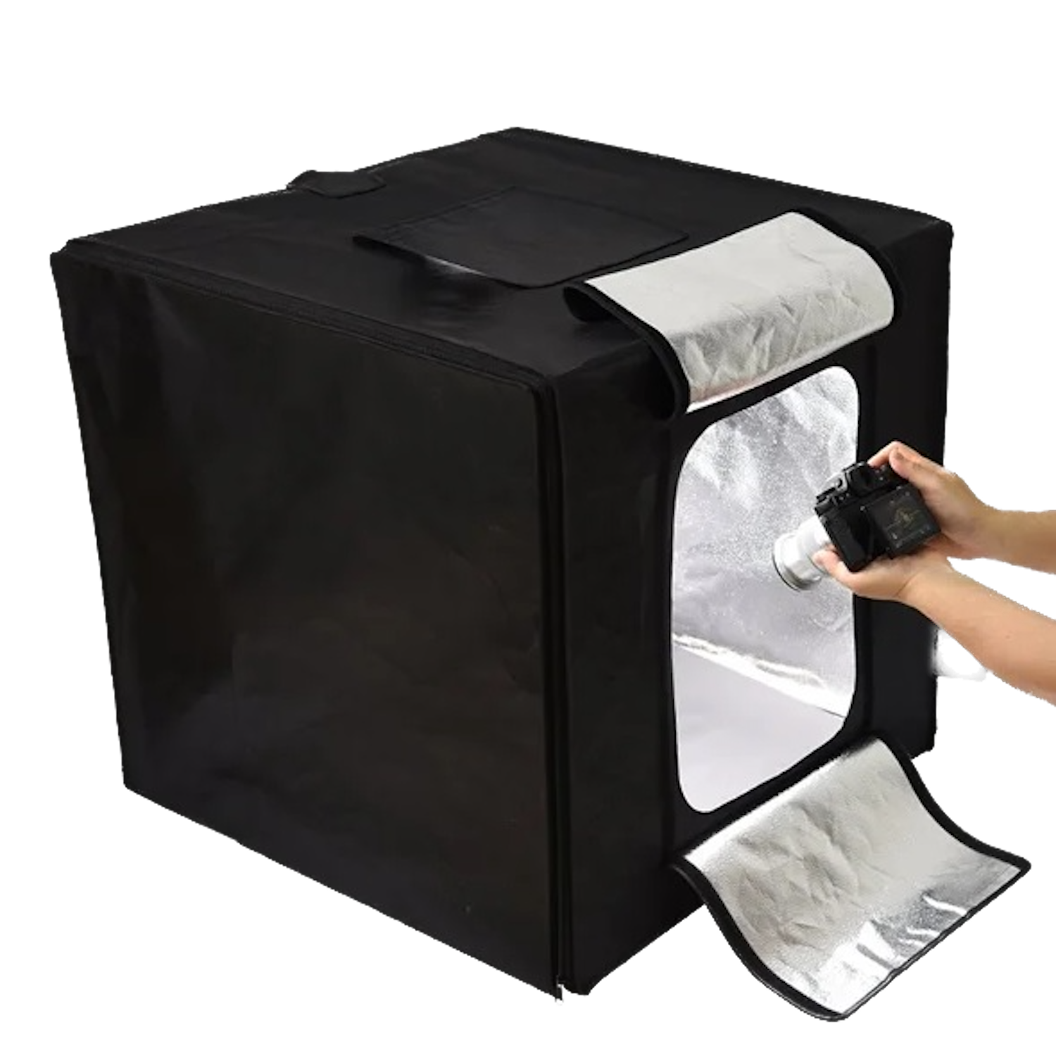 Schwarze Fotostudiobox mit Händen einer Person, die eine Kamera halten.