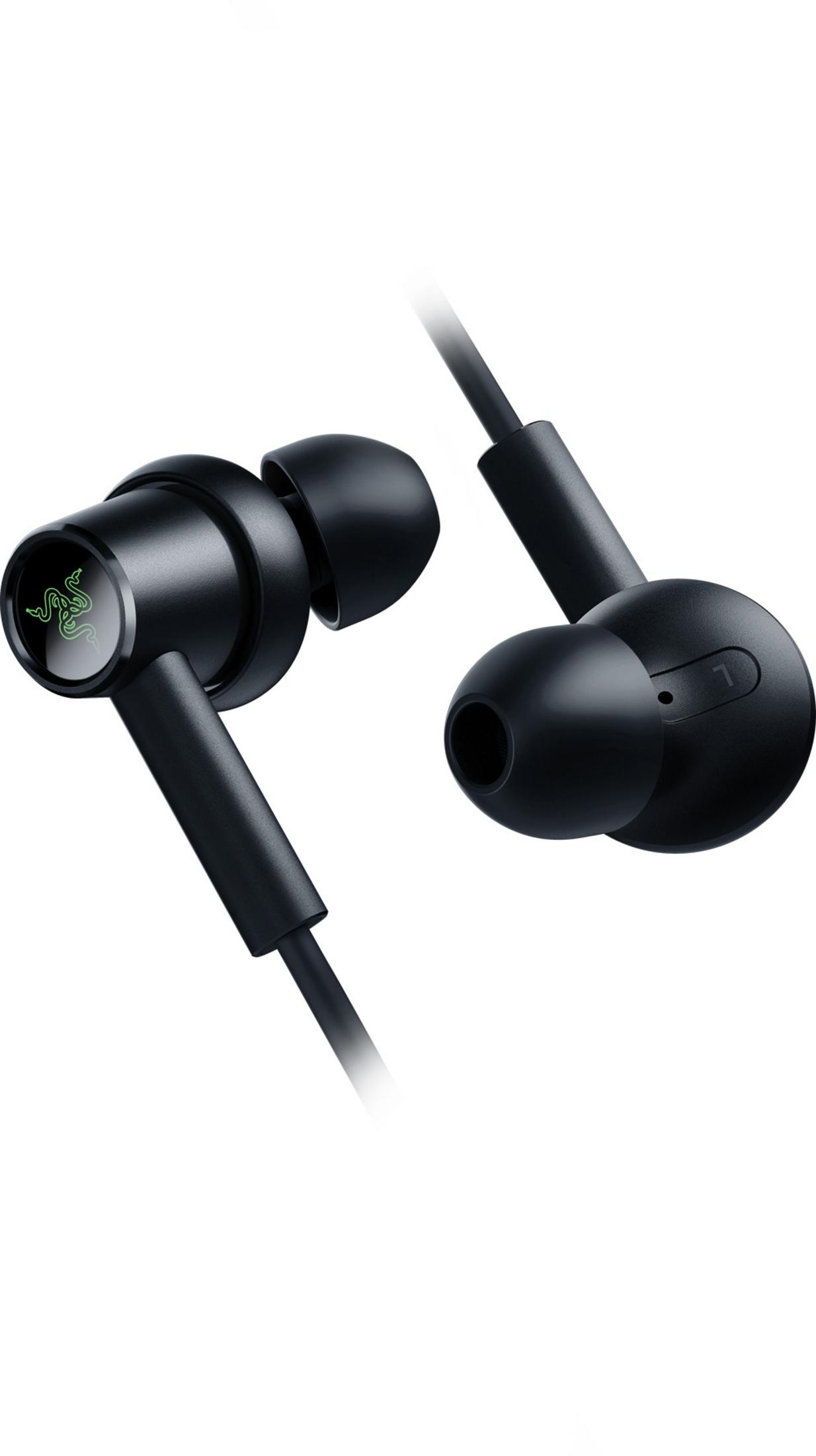 Écouteurs noirs avec le logo Razer. Câble noir, design angulaire.