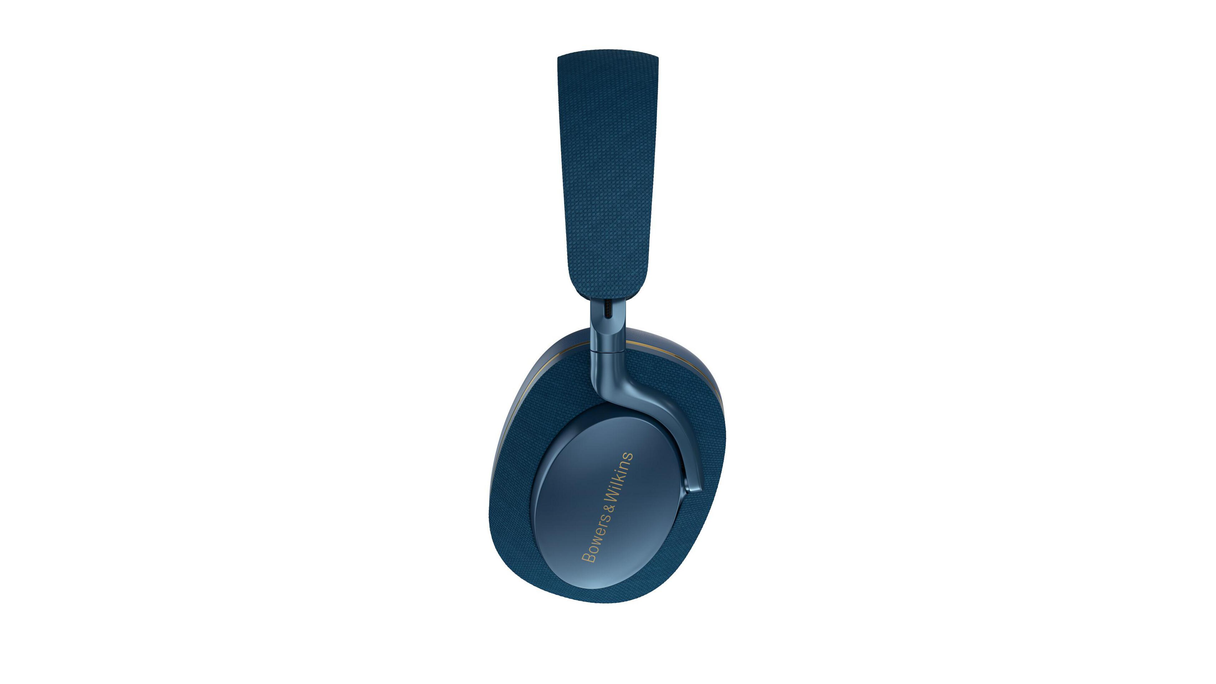 Blaue und marinefarbene Kopfhörer, von der Seite abgewinkelt. Der Markenname 'Bowers & Wilkins' ist sichtbar.