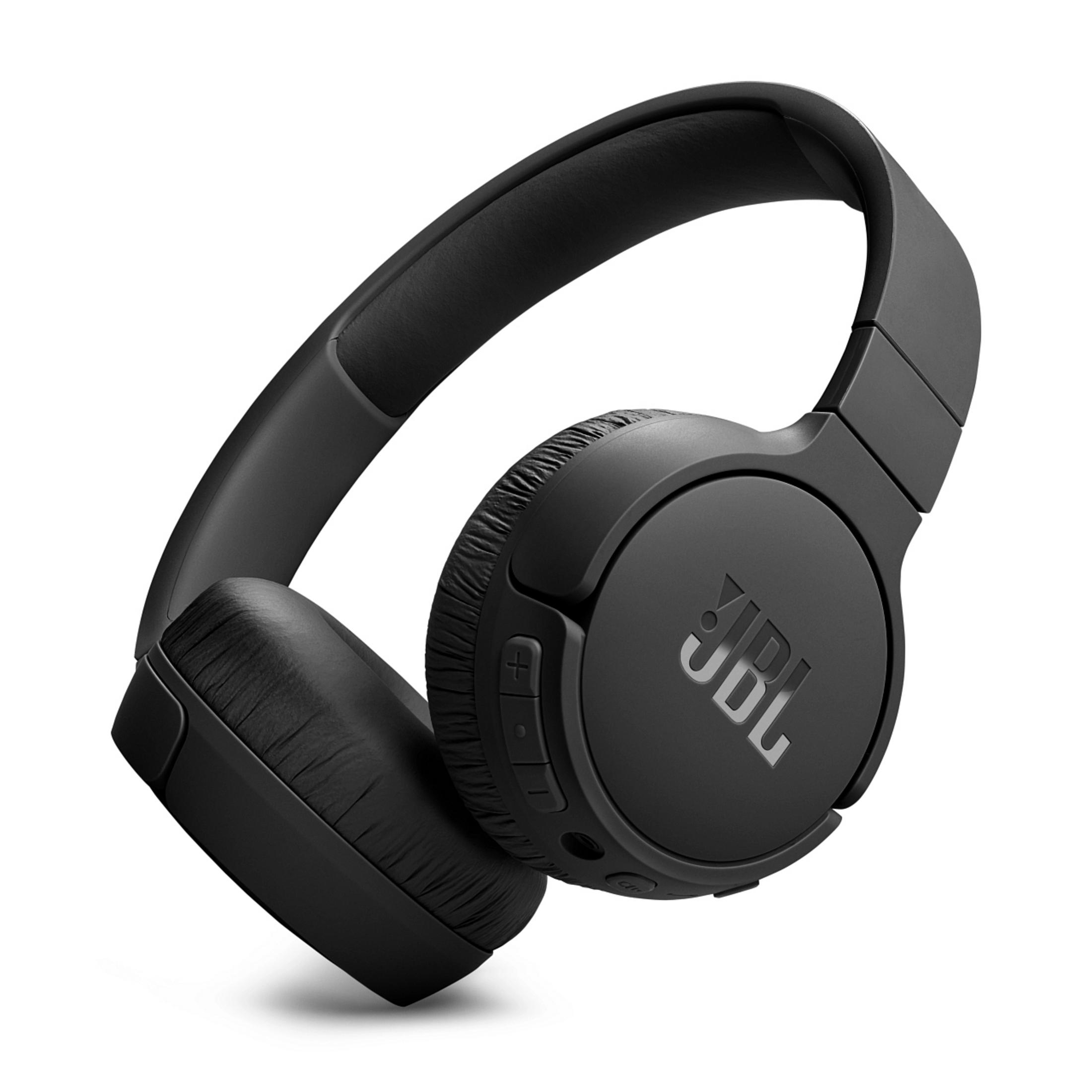 Schwarze Over-Ear-Kopfhörer mit JBL-Logo. Vor weißem Hintergrund.