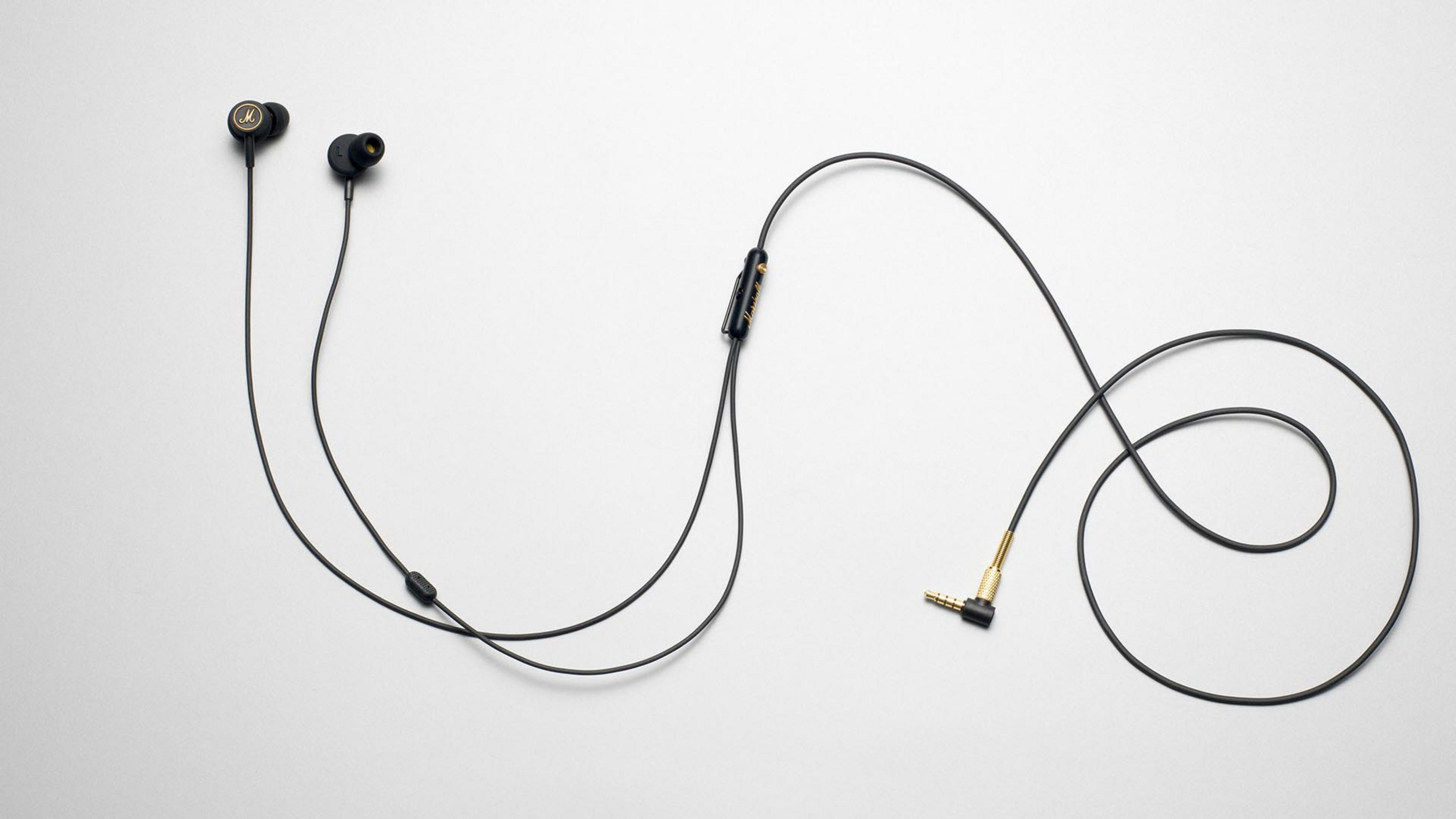 Auricolari con marchio Marshall e jack con punta dorata. Schema di colori nero e oro.