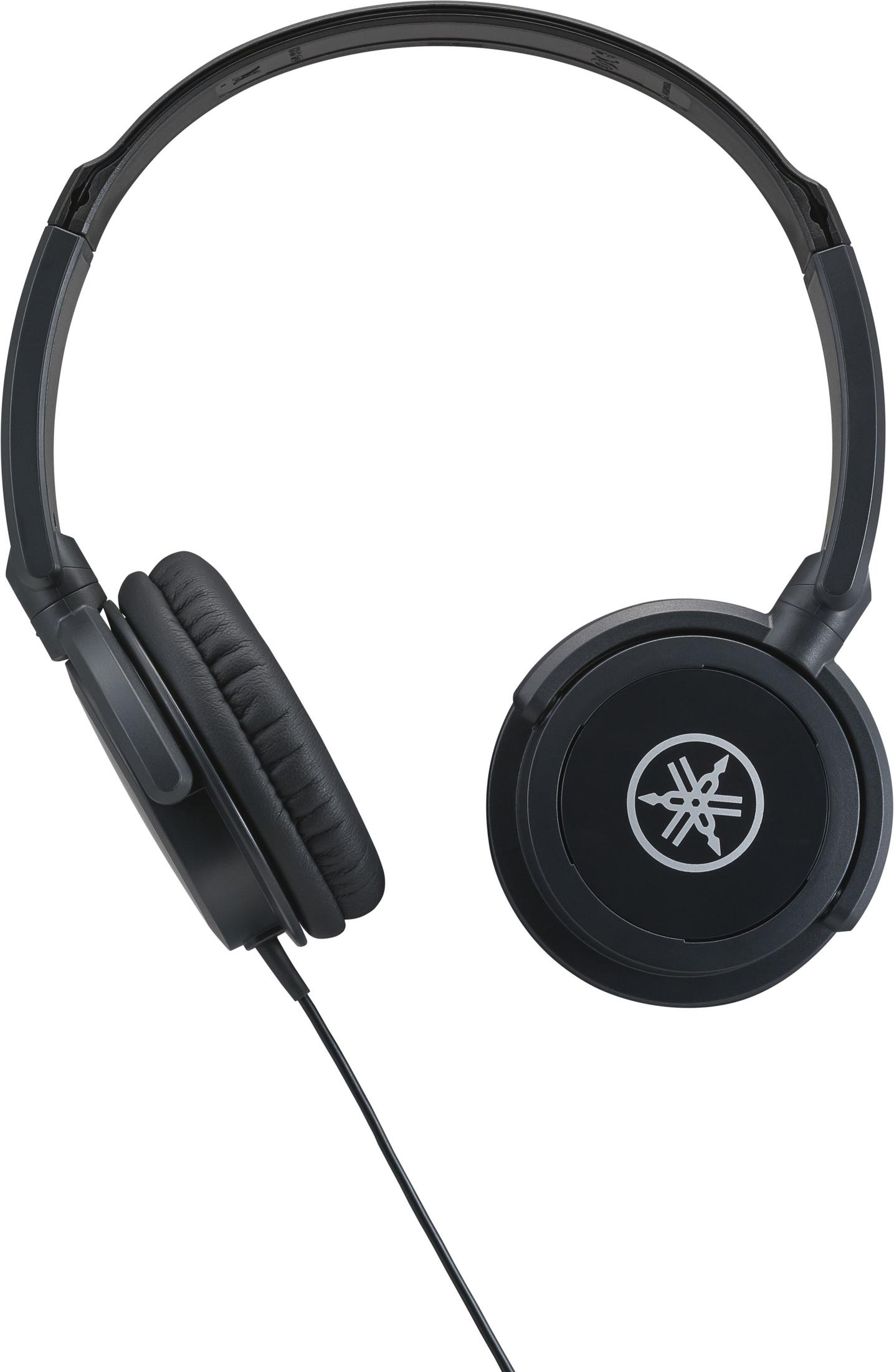 Casque noir sur fond blanc. La marque est Yamaha. Le casque est de type circum-auriculaire.