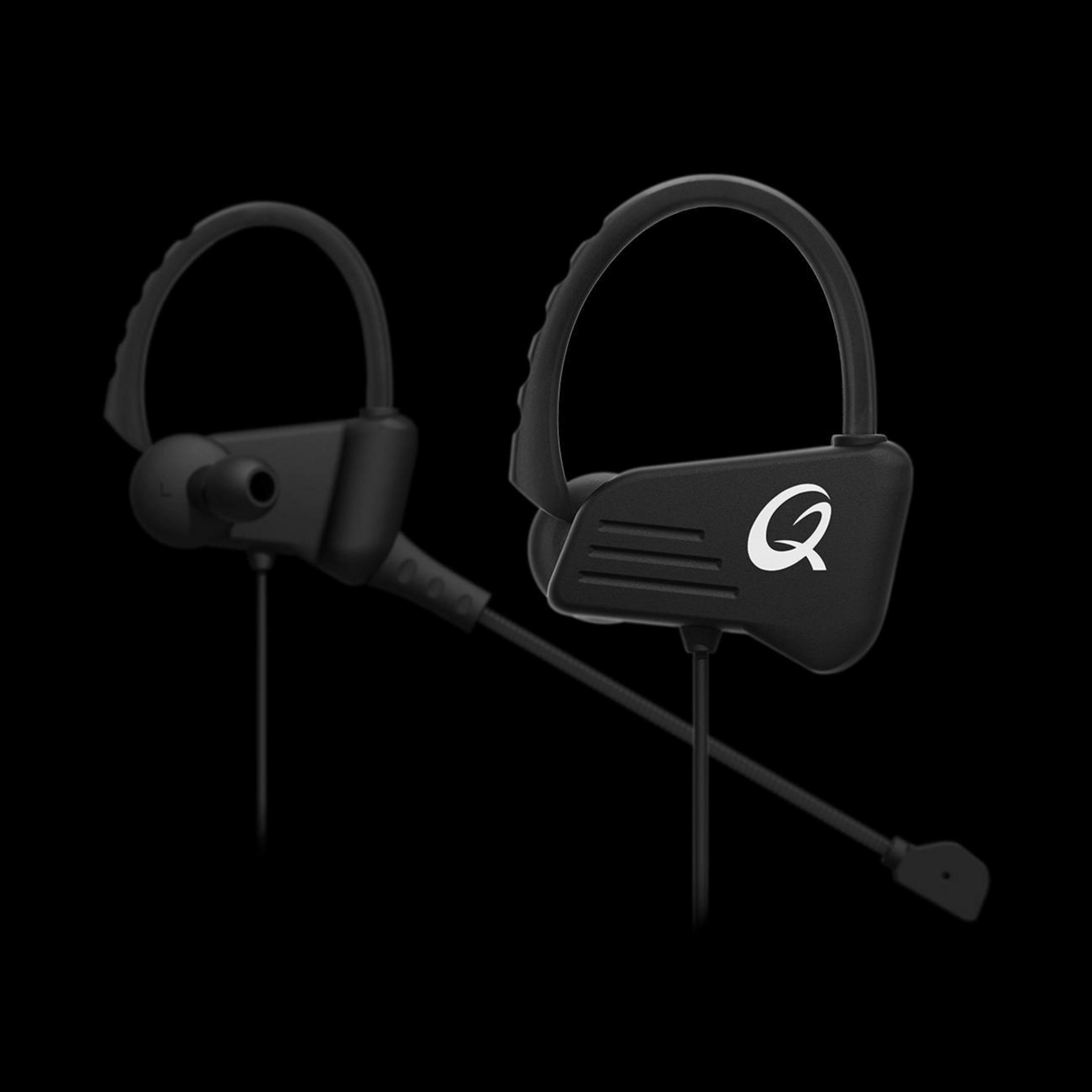 Czarne bezprzewodowe słuchawki douszne z mikrofonem. Białe logo Q z boku. Czarne tło.
