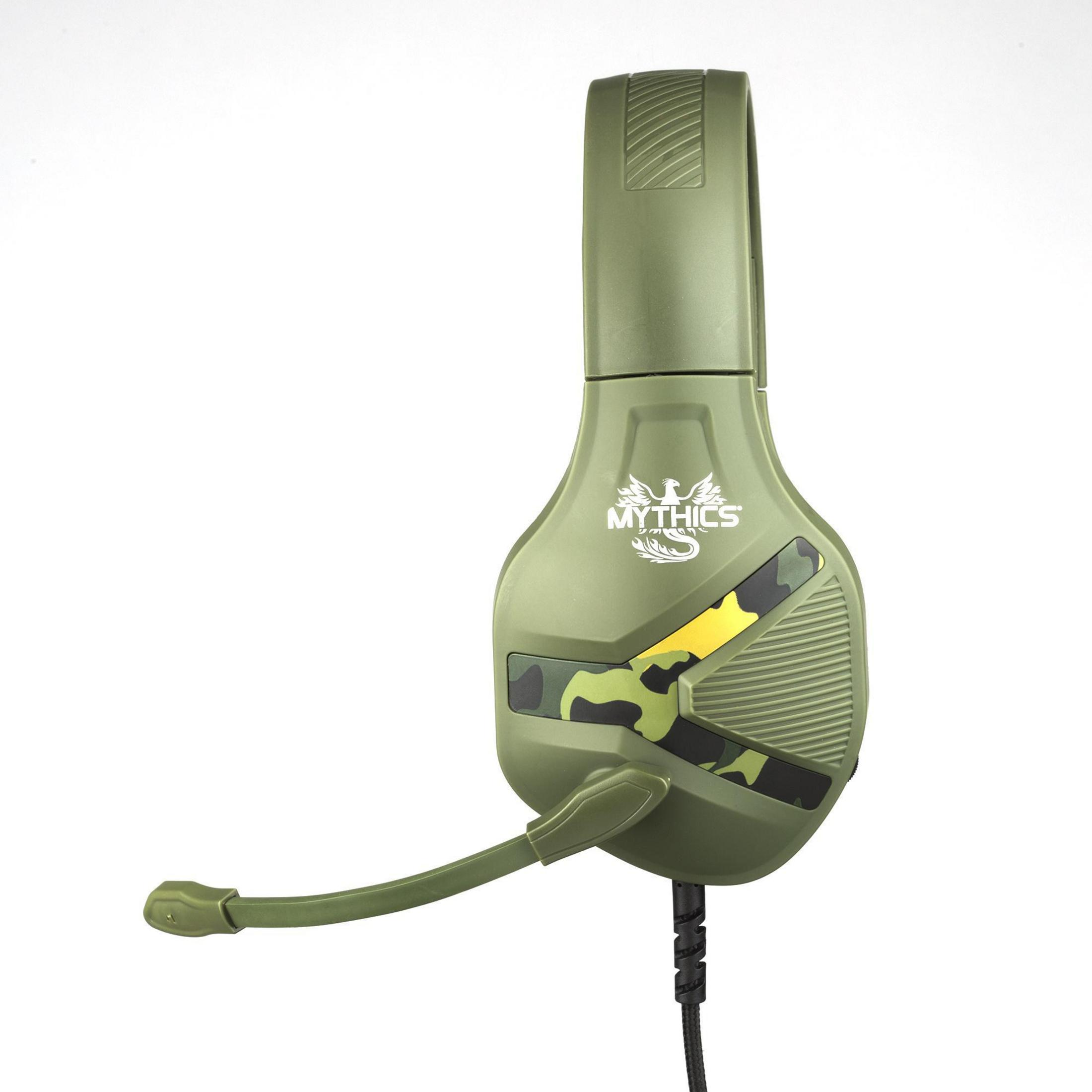 Zielony zestaw słuchawkowy do gier z kamuflażem i mikrofonem na białym tle.