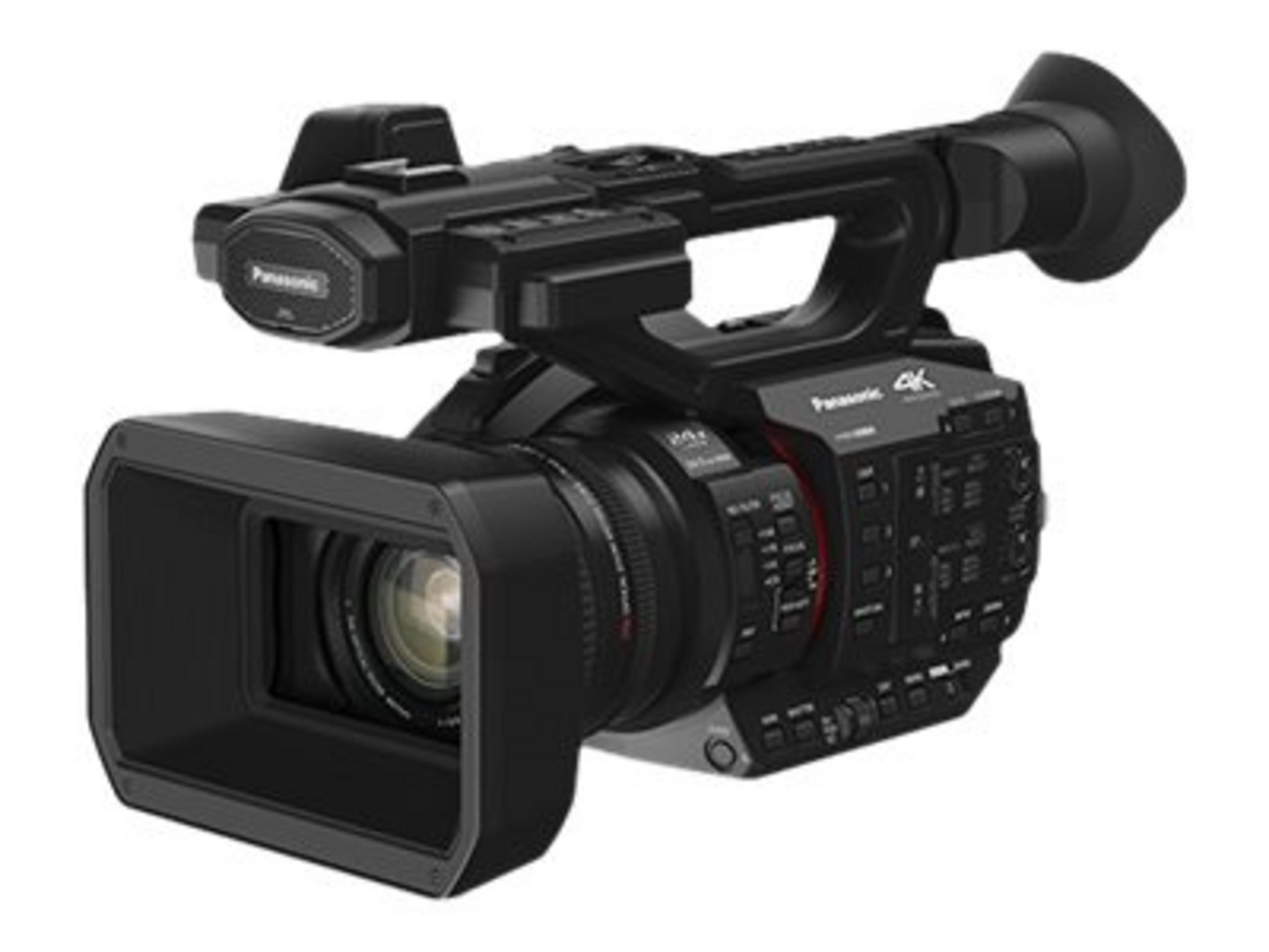 Professionelle schwarze Videokamera mit Objektiv und Griff. Die Kamera hat verschiedene Knöpfe.