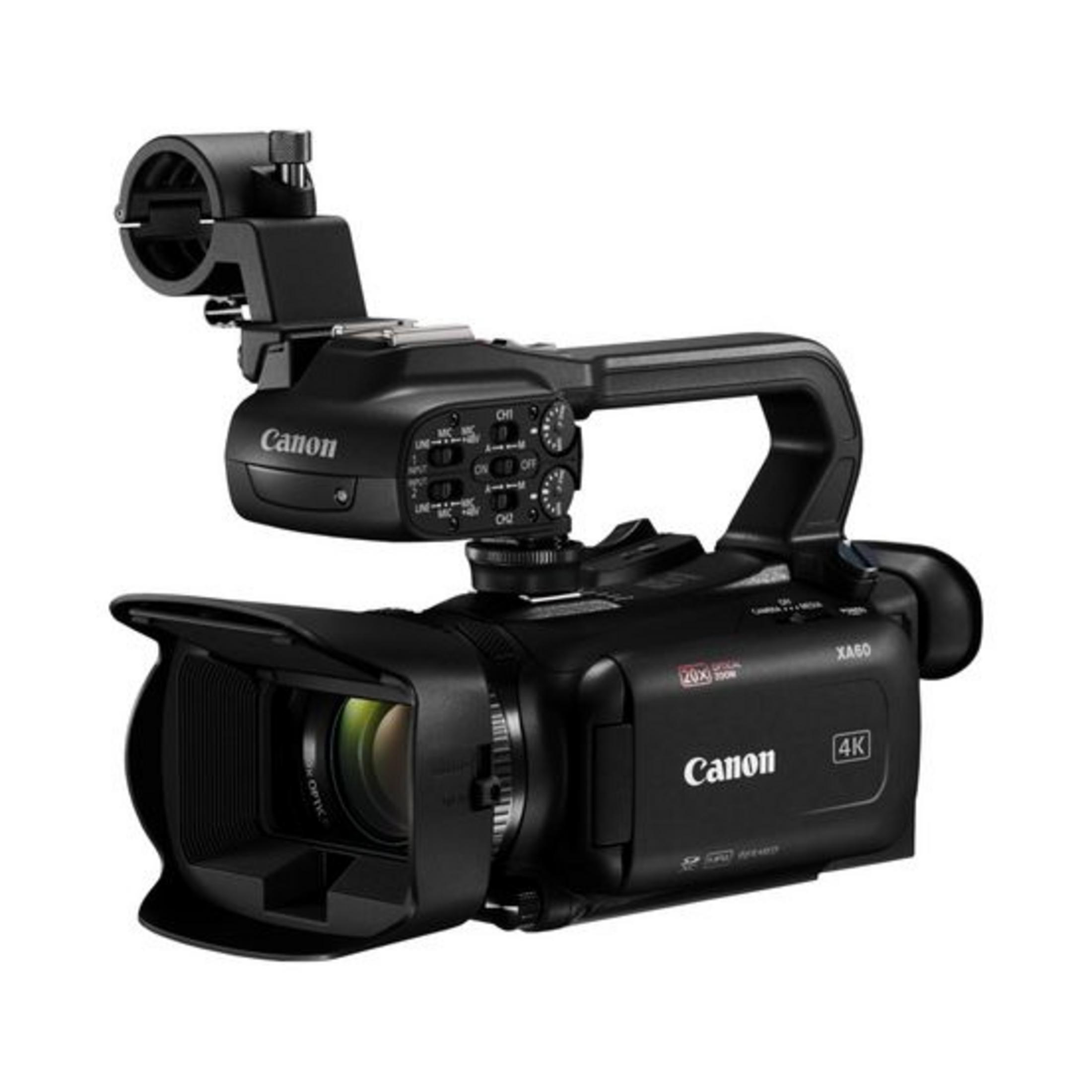 Schwarze Canon XA60 Profi-Camcorder mit Griff und Gegenlichtblende, vor weißem Hintergrund.