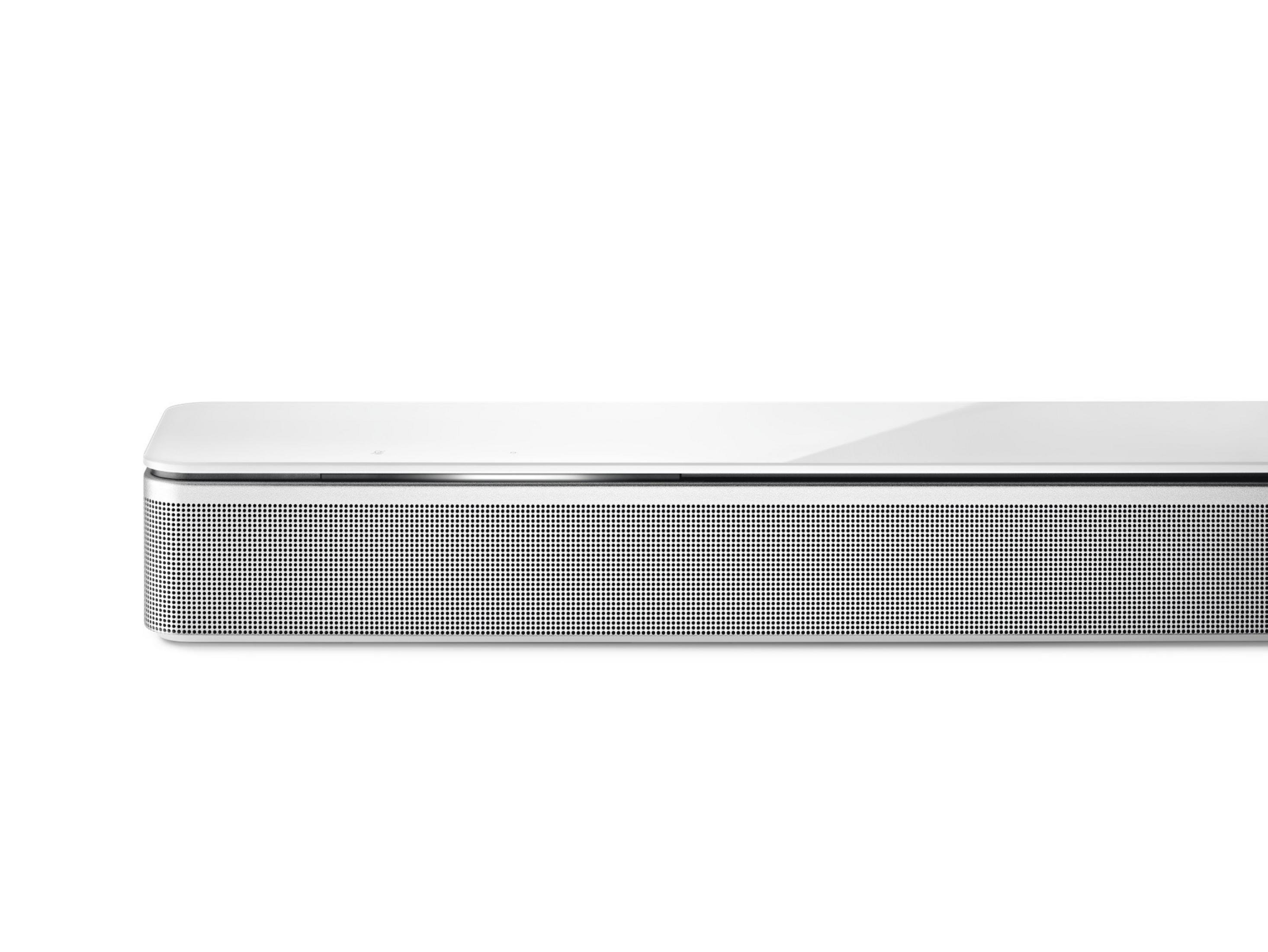 Weißer Soundbar auf weißem Hintergrund.