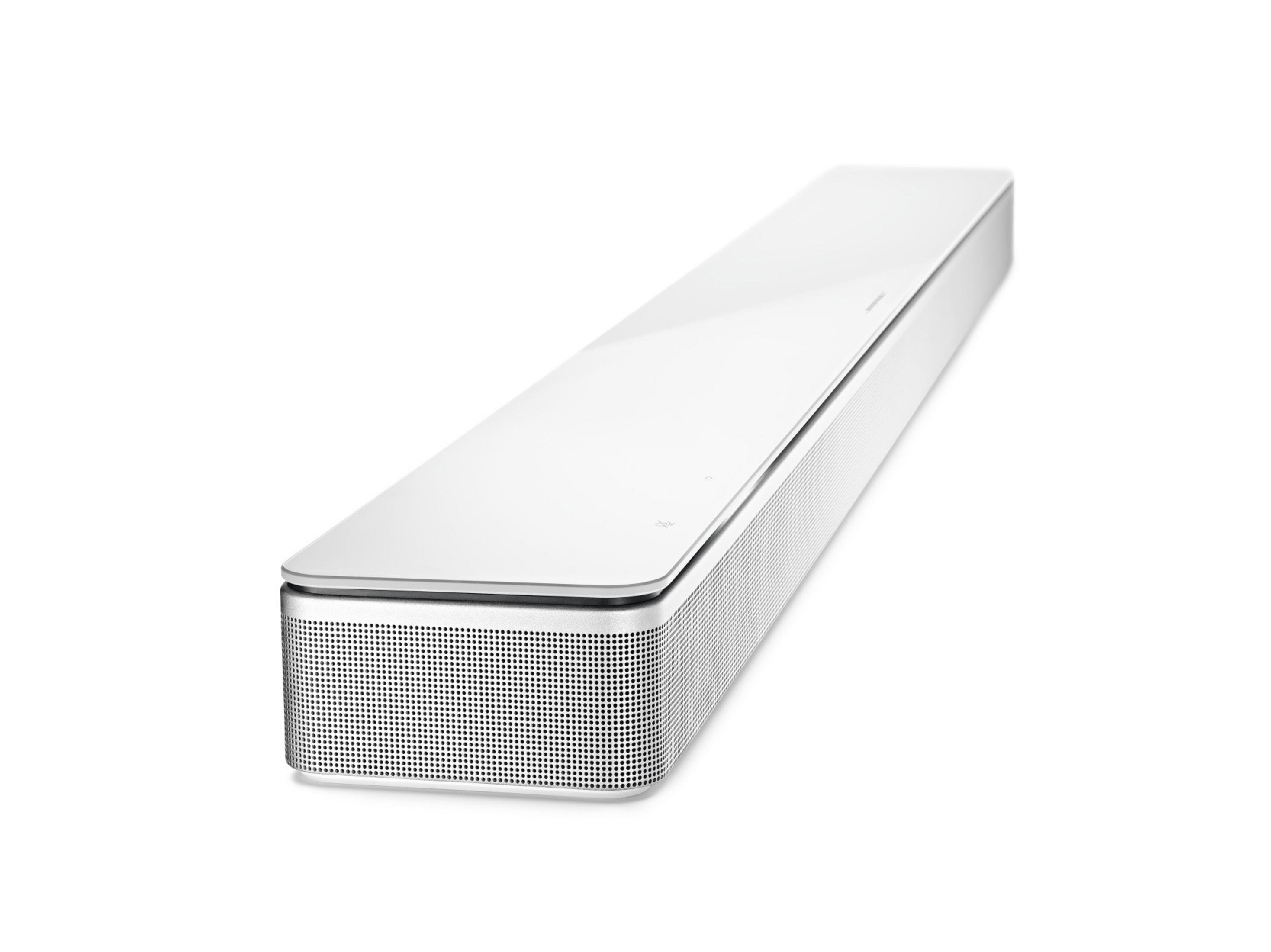 Eine weiße Soundbar auf weißem Hintergrund. Sie hat ein schlankes, rechteckiges Design mit einem Metallgitter.