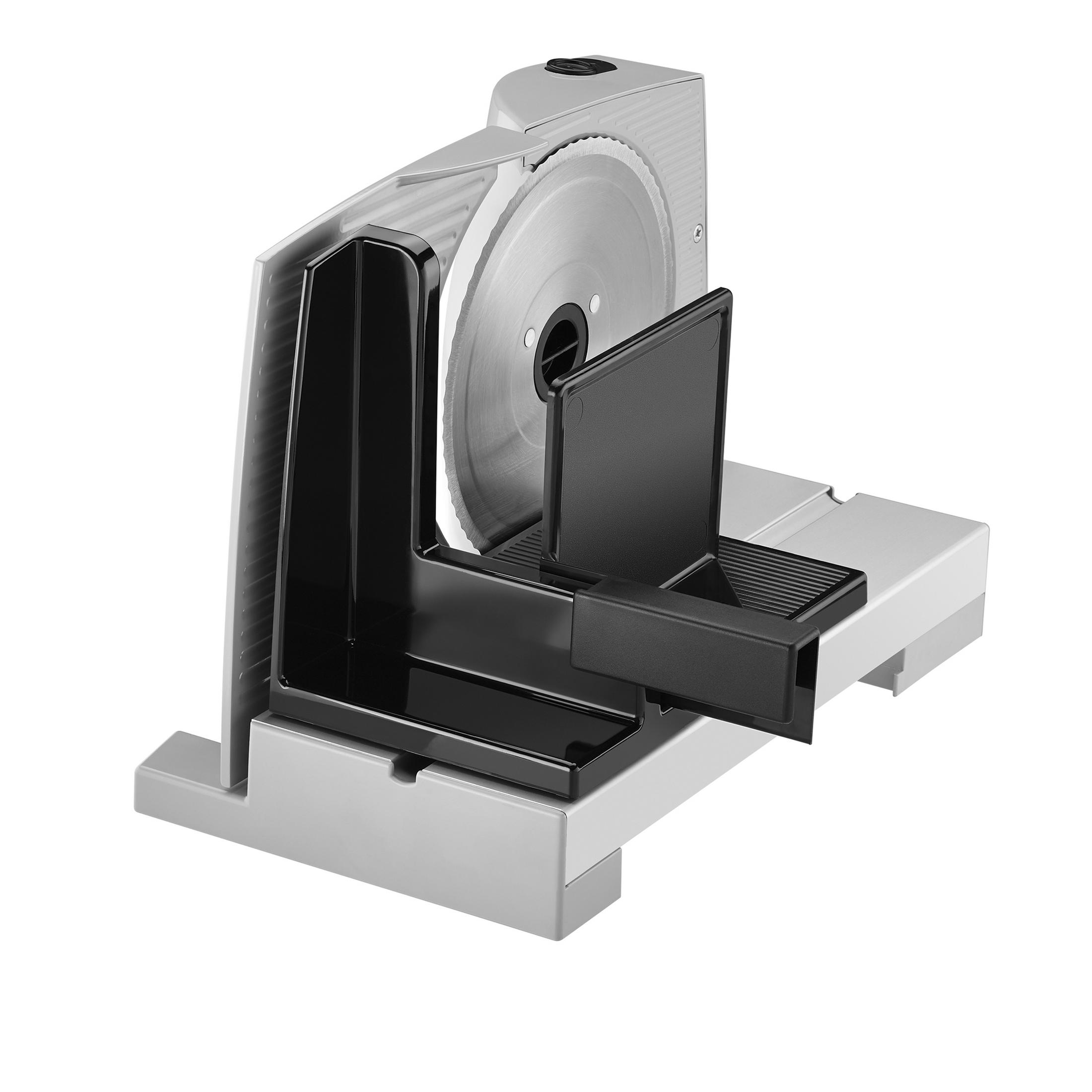 Srebrno-czarna krajalnica do mięsa, z okrągłym ostrzem i czarnym uchwytem na żywność.