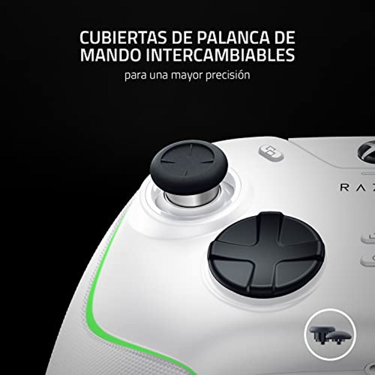 Ein weiß-schwarzer Controller mit austauschbaren Thumbsticks und einem grünen Akzent auf schwarzem Hintergrund.