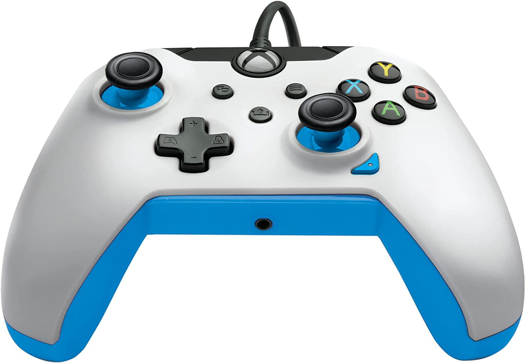 Biało-niebieski kontroler Xbox z czarnymi joystickami i przyciskami na białym tle.