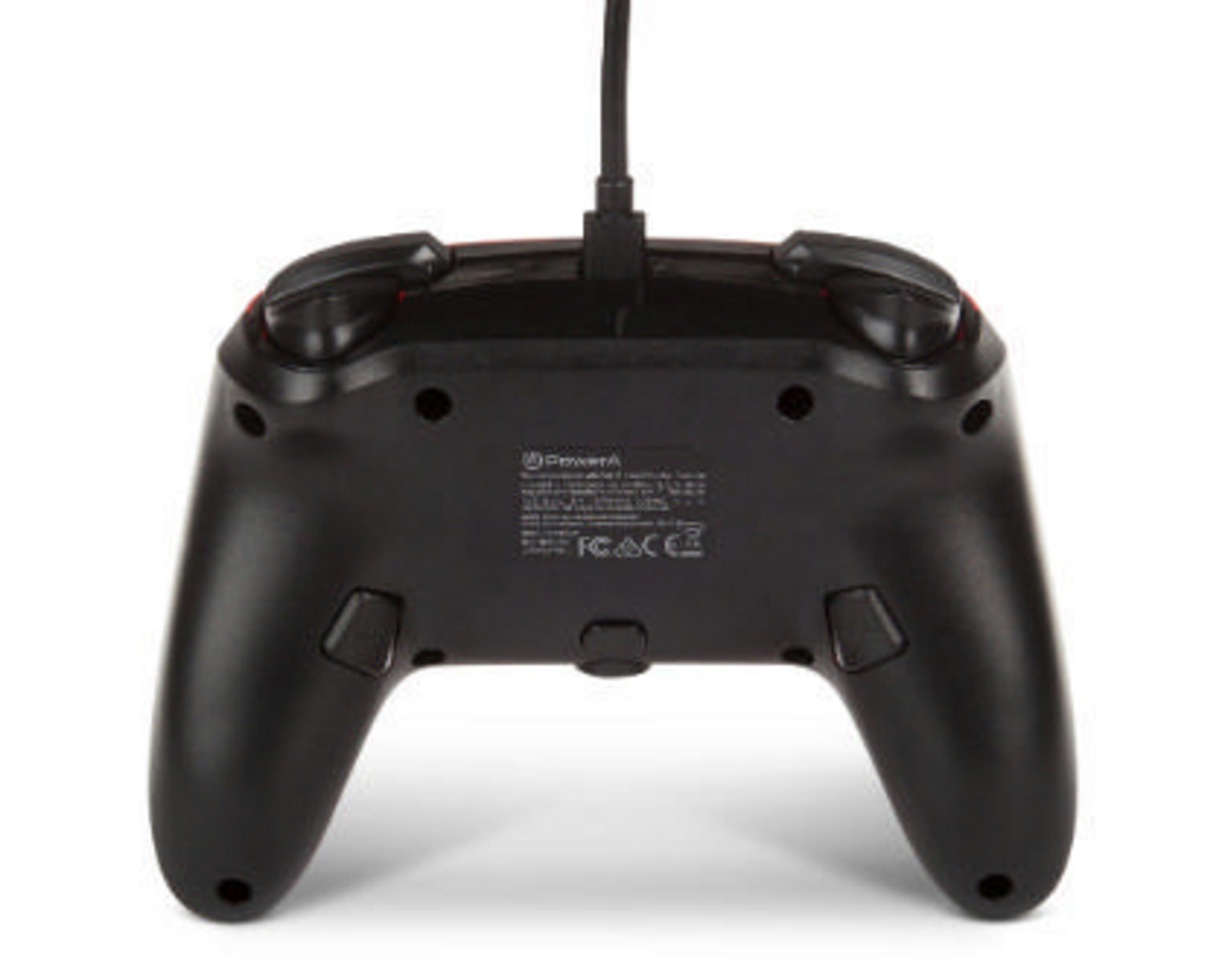 Czarny gamepad, widok z tyłu. Ma przyciski i kabel. Etykieta mówi DriverA.