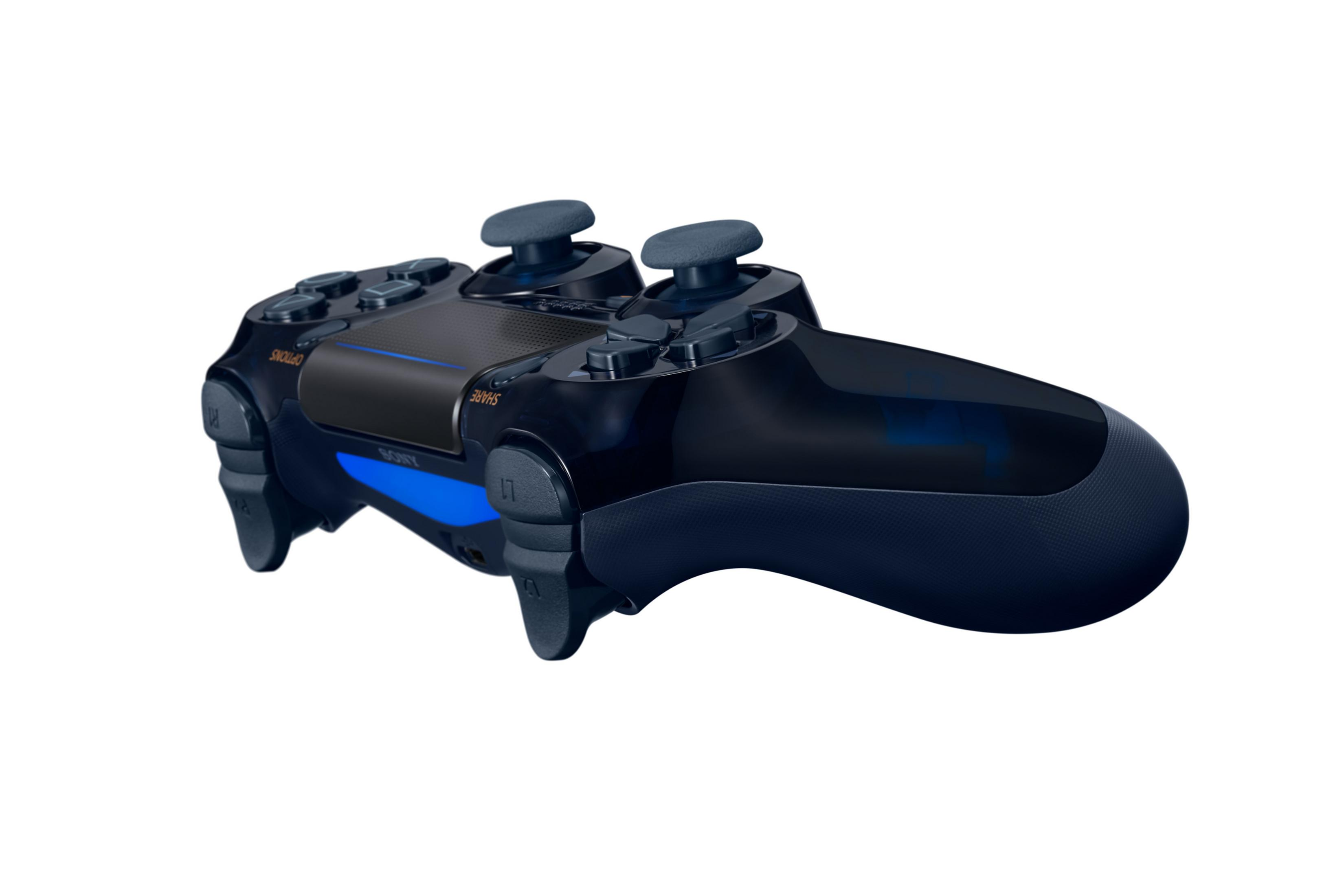 Ein schwarz-blauer PlayStation 4 Controller. Er hat Knöpfe und Joysticks.