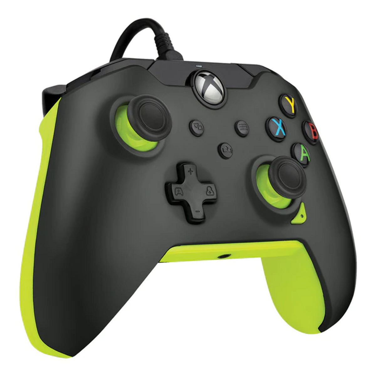 Kontroler Xbox z czarnymi i zielonymi akcentami. Obecne są liczne przyciski i joysticki.