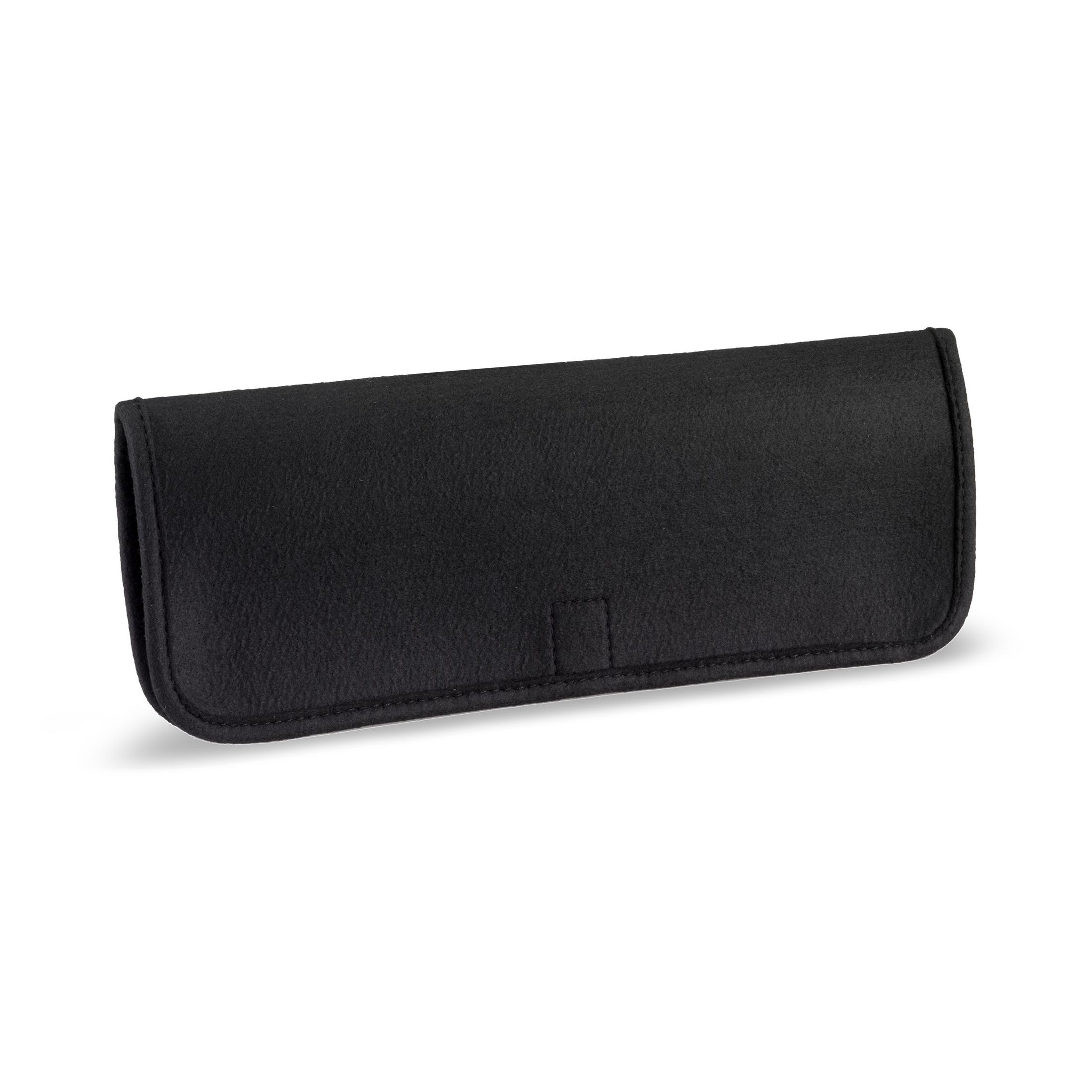 Czarne, prostokątne etui na okulary leżące płasko na białym tle.