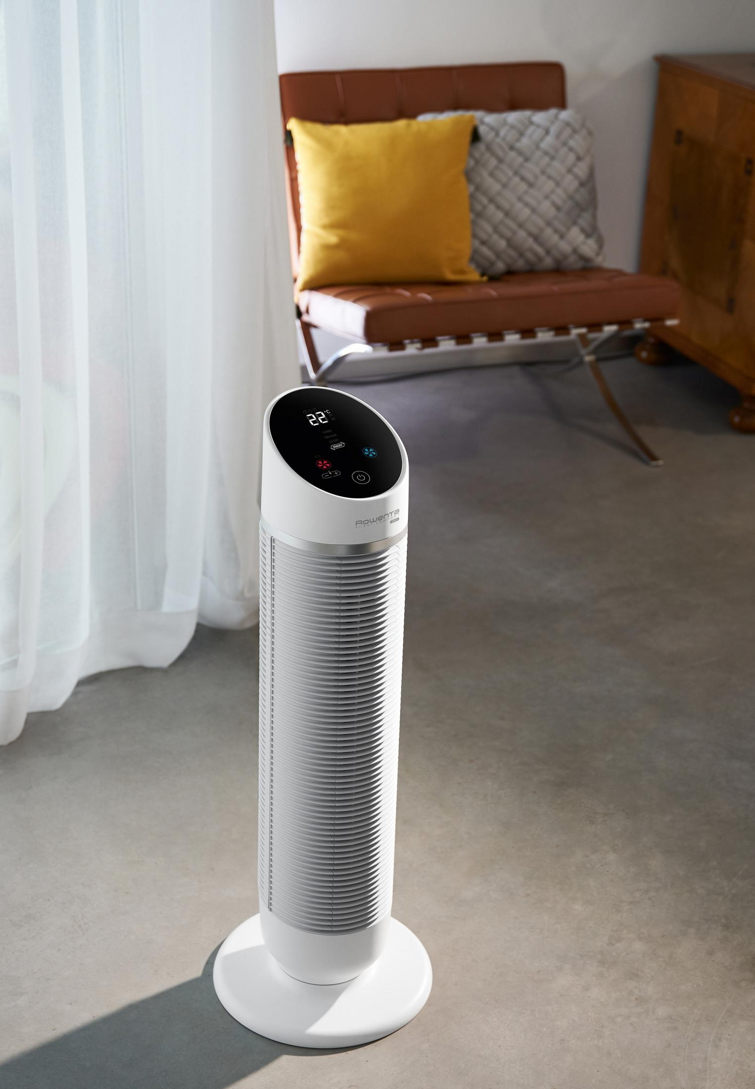 Biało-srebrny oczyszczacz powietrza z czarnym ekranem na białym tle.