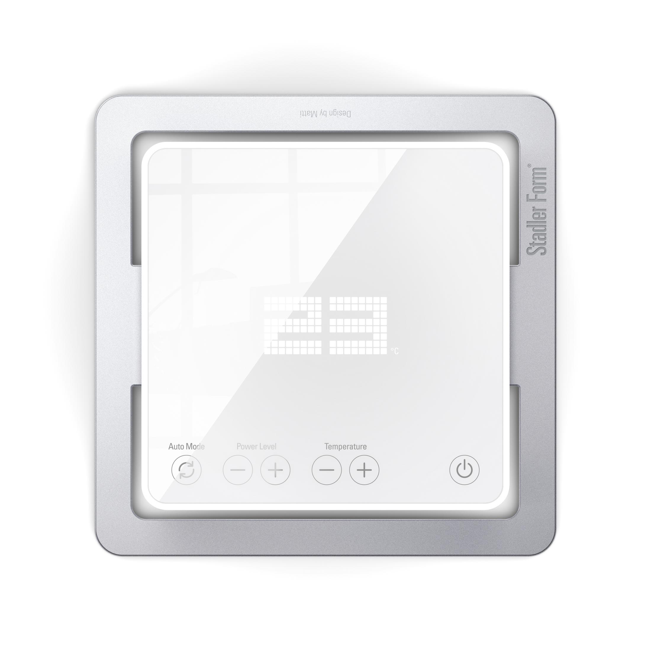 Witte digitale thermostaat met een zilveren frame. Knoppen zijn gelabeld voor bediening.