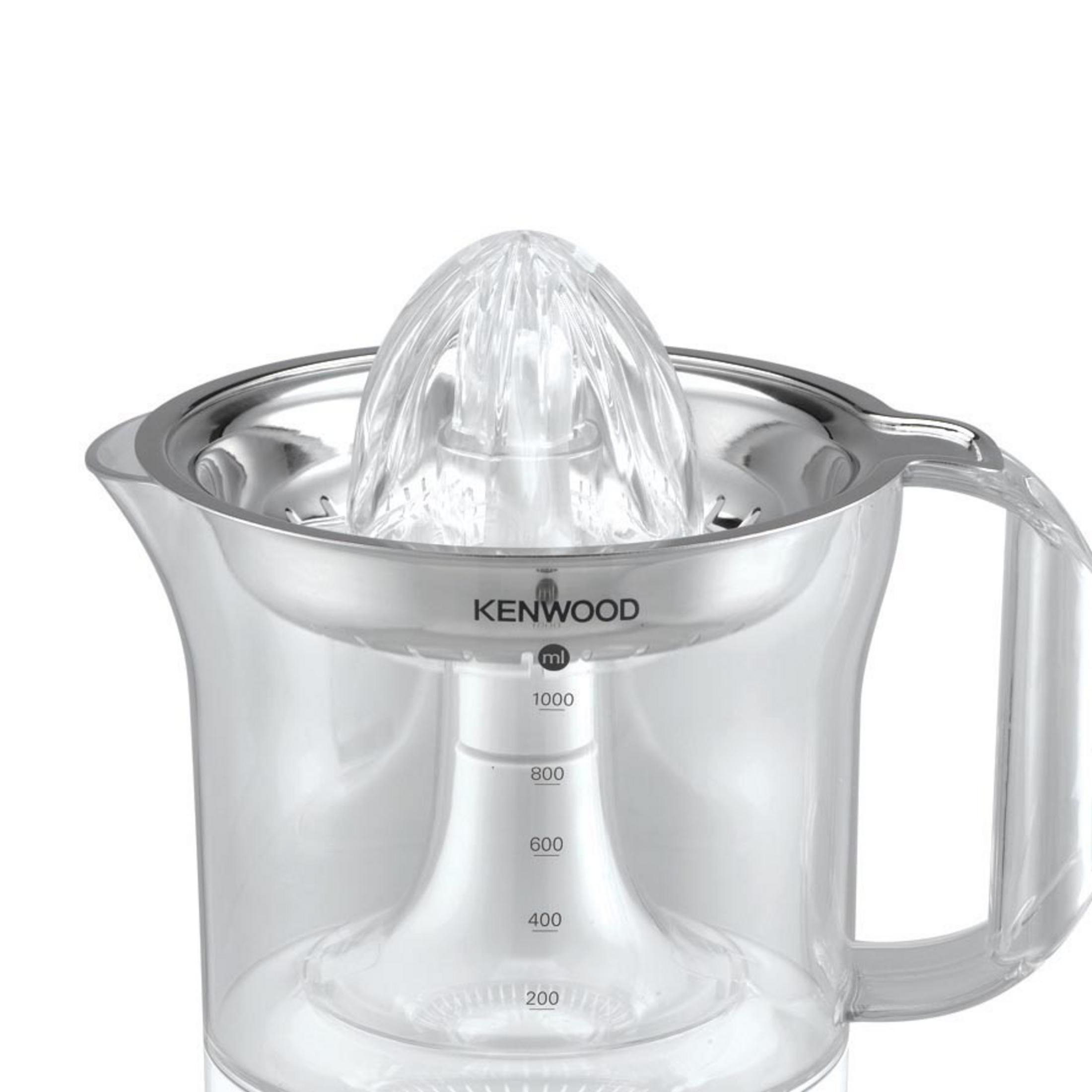 Przezroczysta wyciskarka Kenwood z przezroczystym dzbankiem z miarką. Wyciskarka znajduje się w dzbanku.