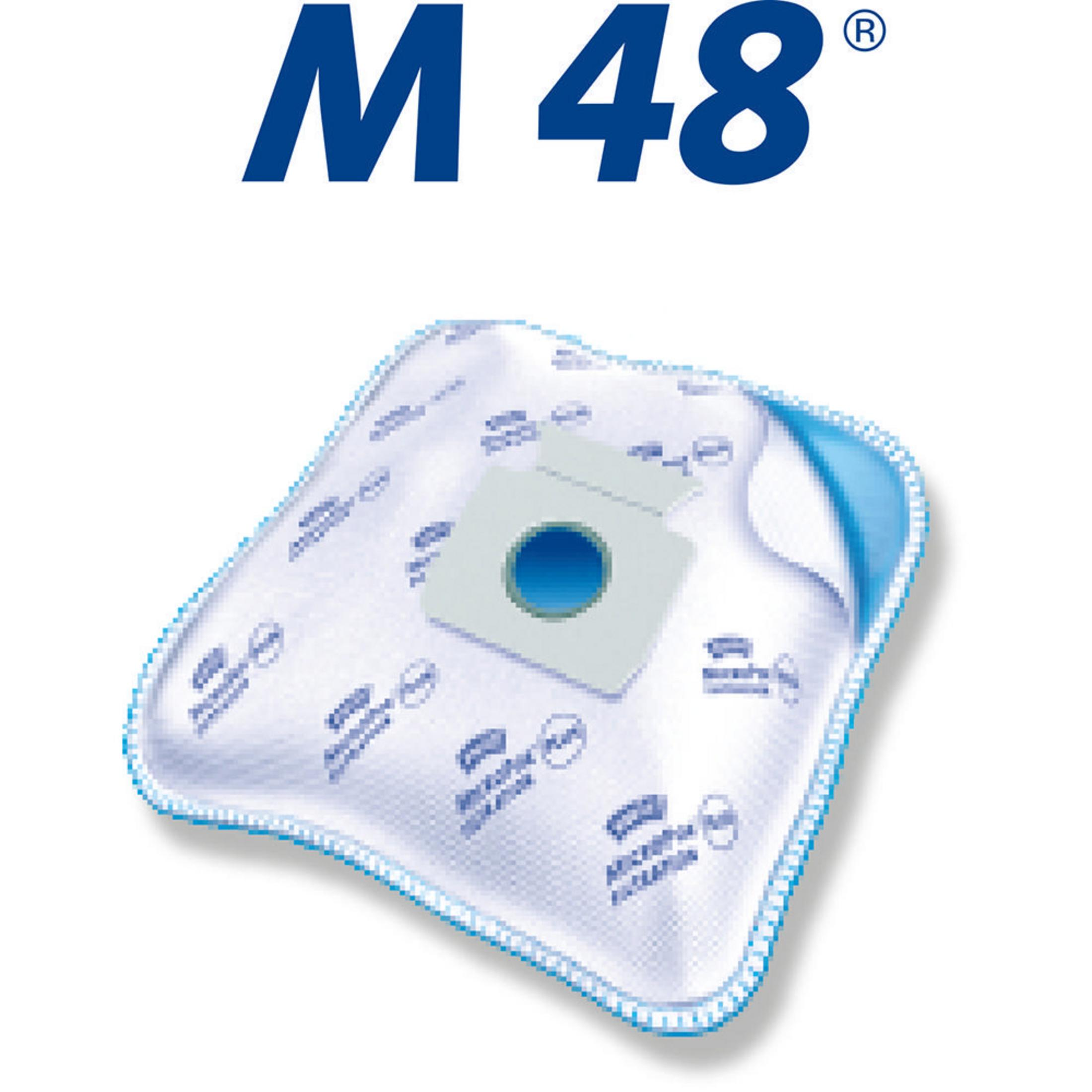 Ein Staubsaugerbeutel mit 'M 48' und Markenschriftzug, weißer Hintergrund.
