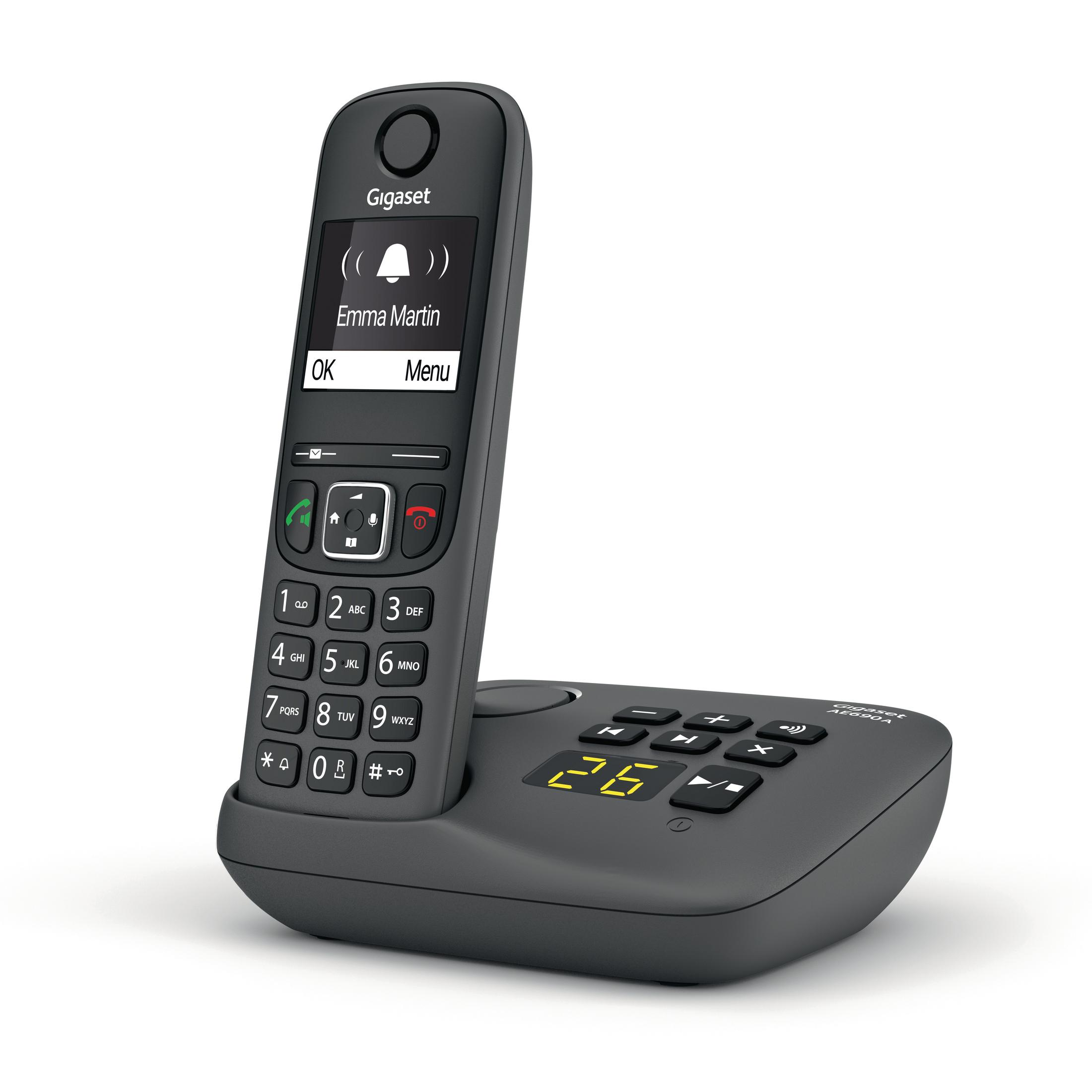 Telefono cordless Gigaset nero con display che mostra un nome. Base con pulsanti sottostanti.