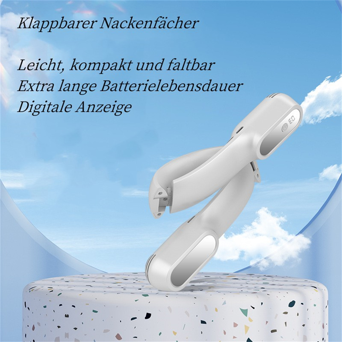 Weißer Nackenfächer auf einer gesprenkelten Oberfläche, blauer Himmel im Hintergrund.
