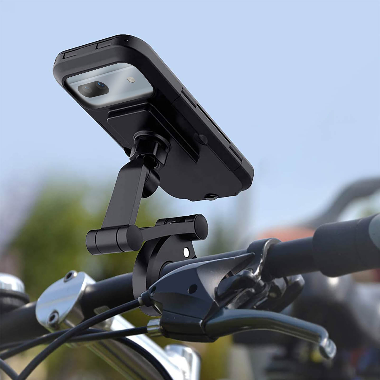 Un supporto per telefono nero attaccato al manubrio della bici. Contiene uno smartphone.