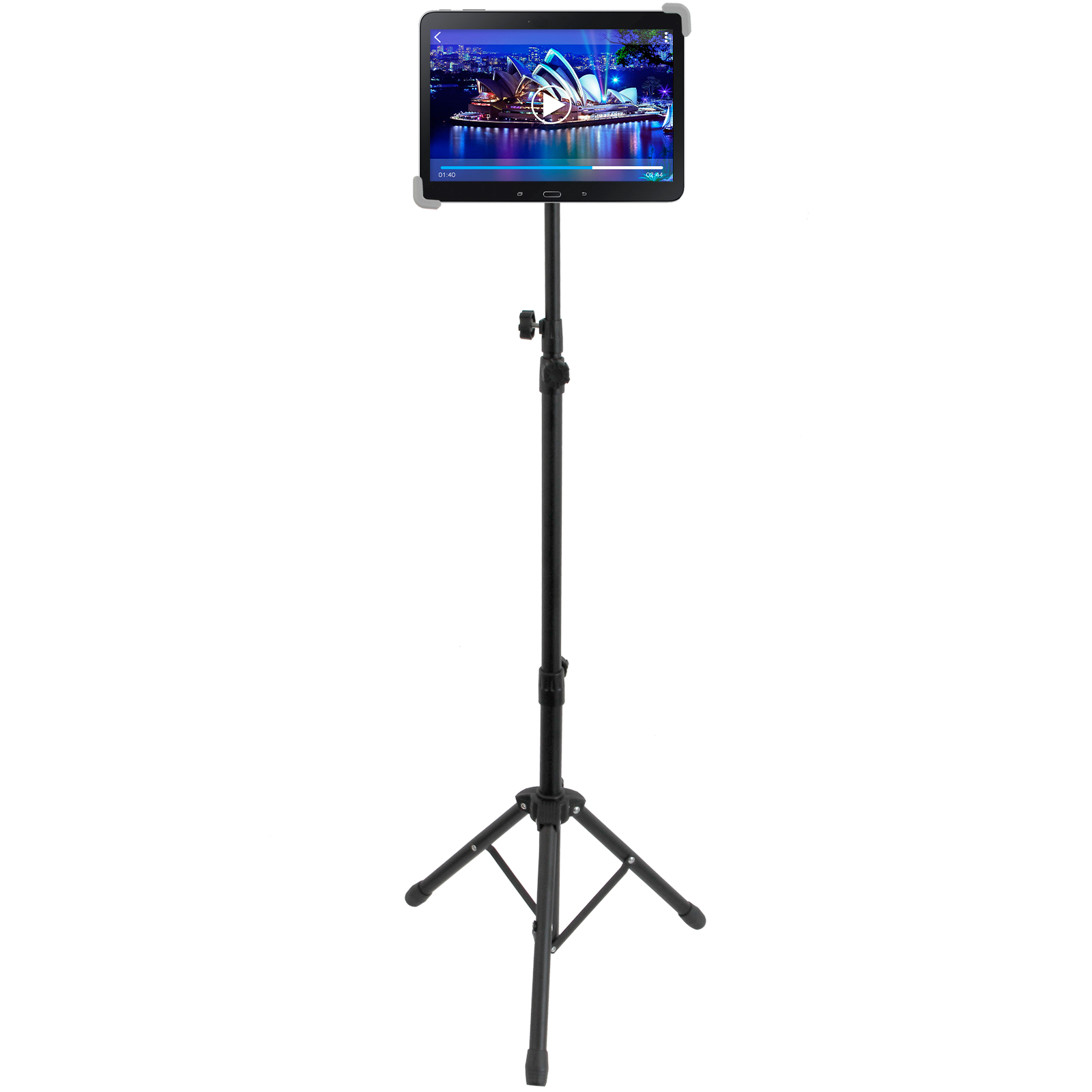 Un tablet che mostra un video su un supporto. Il supporto è nero e ha tre gambe.