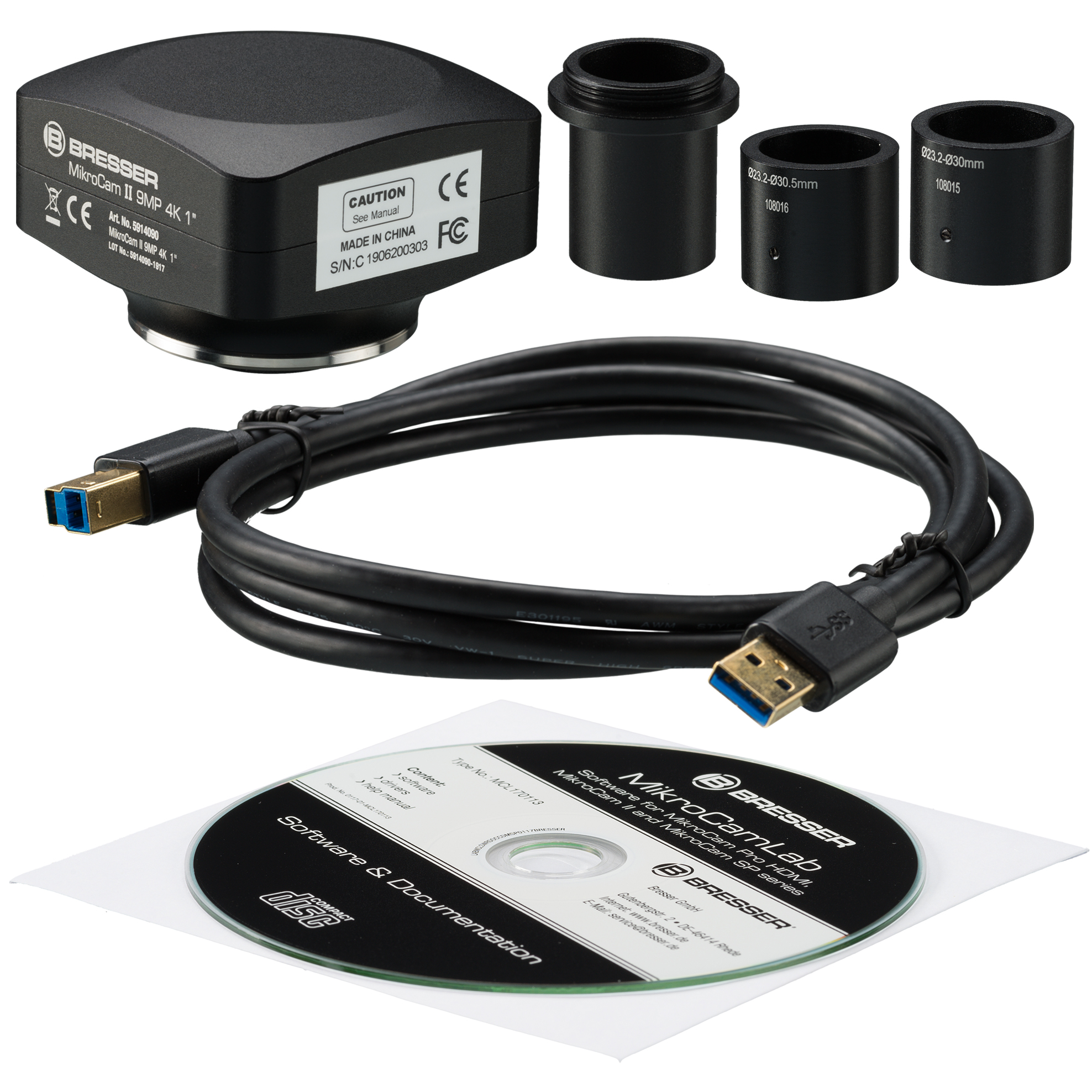 Un kit de cámara de microscopio Bresser MicroCam II negro con varias lentes y un cable USB.