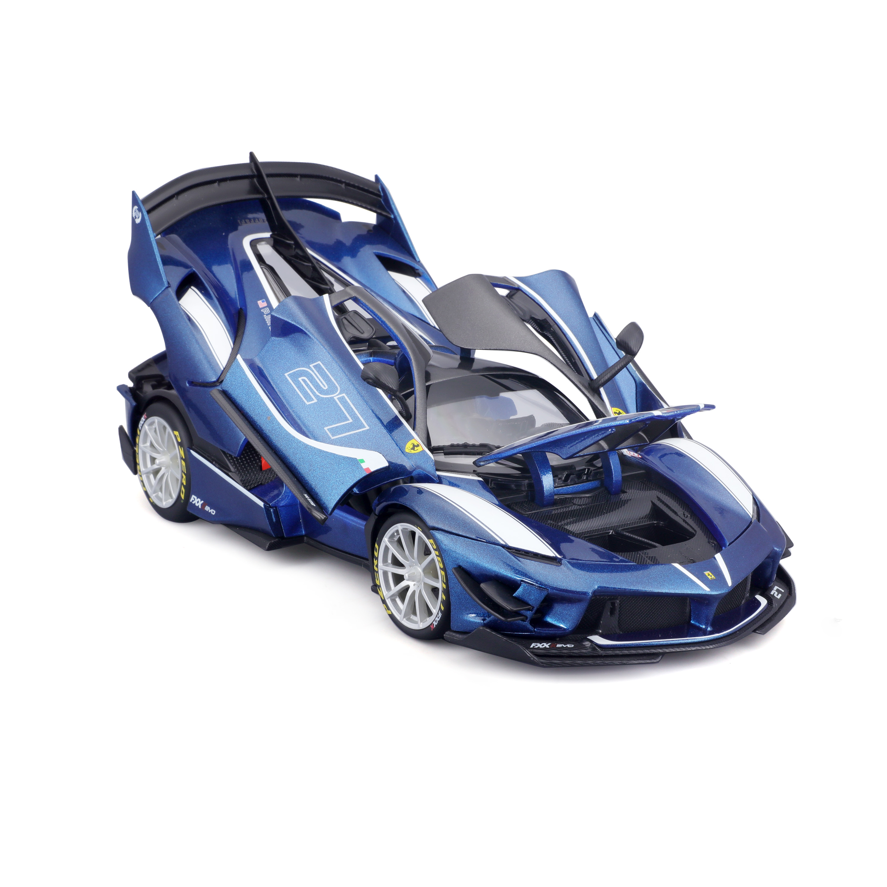 Niebieski samochód sportowy z otwartymi drzwiami i maską na białym tle.