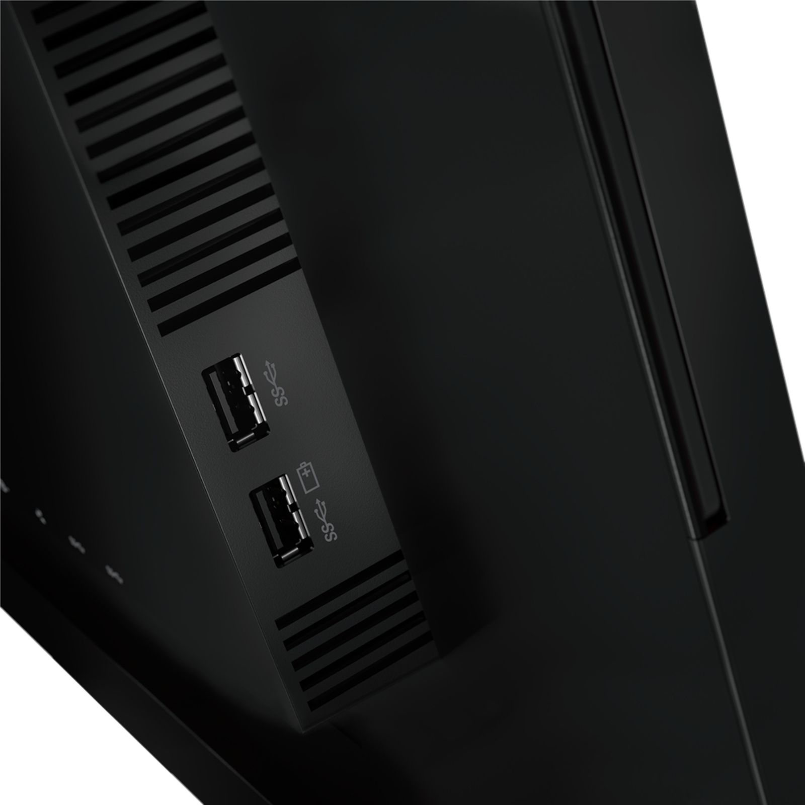 Dispositivo nero, primo piano delle porte USB. Due porte USB.
